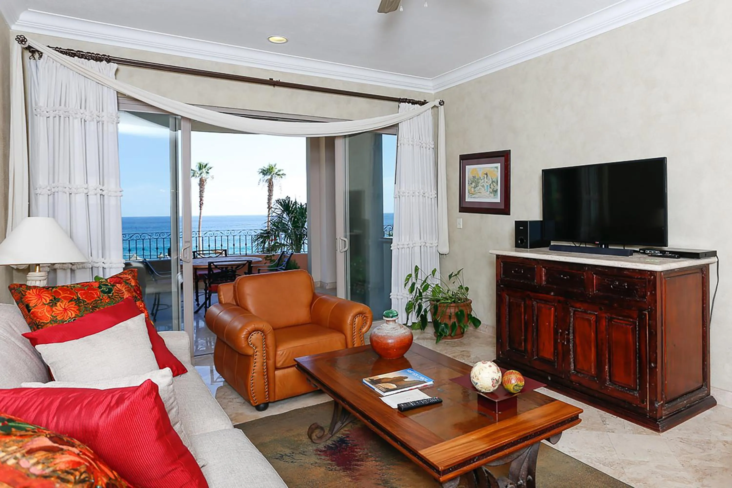 TV and multimedia in Cabo La Estancia