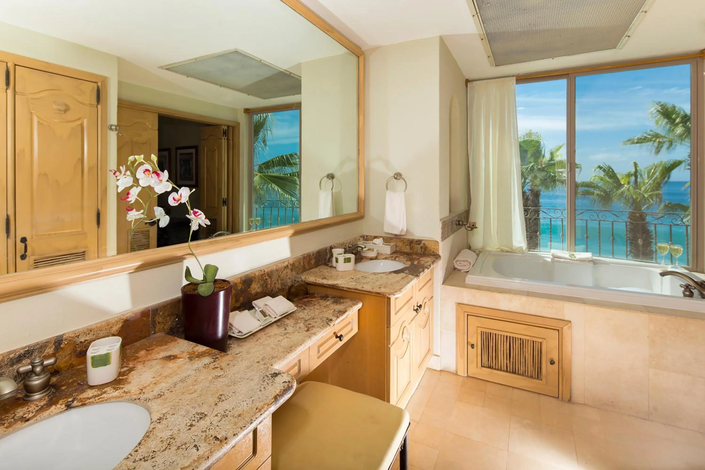 Hot Tub in Cabo La Estancia