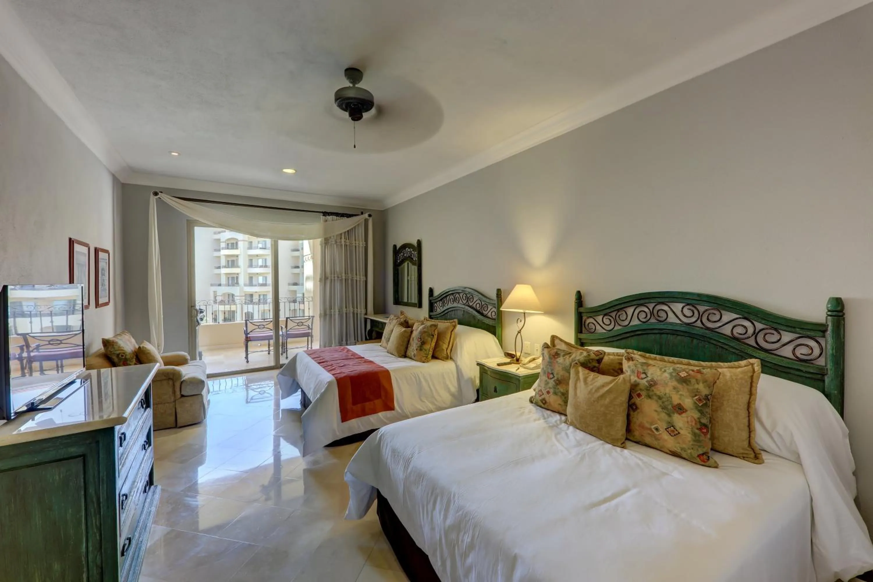 Photo of the whole room, Bed in Cabo La Estancia