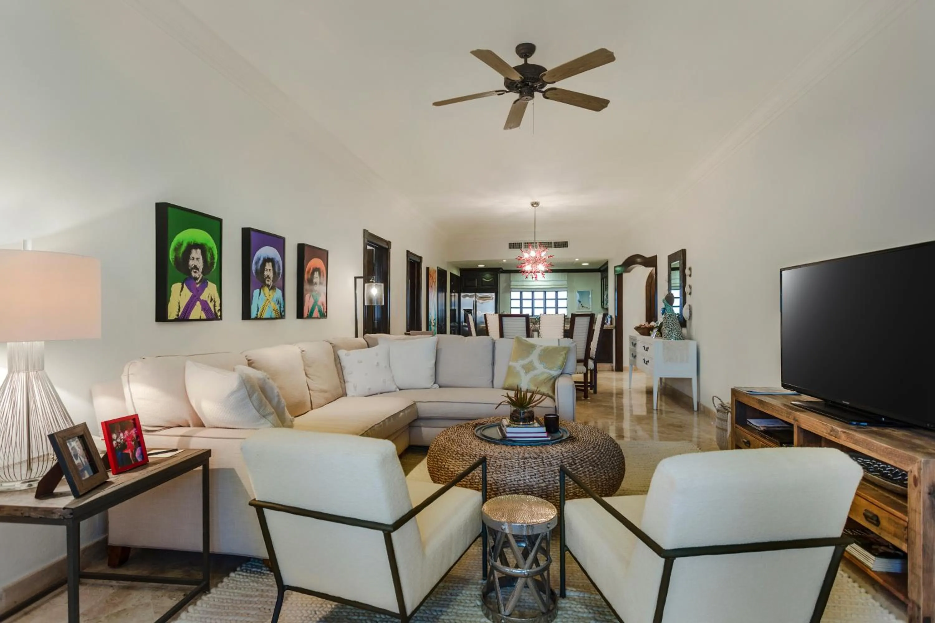 TV and multimedia in Cabo La Estancia