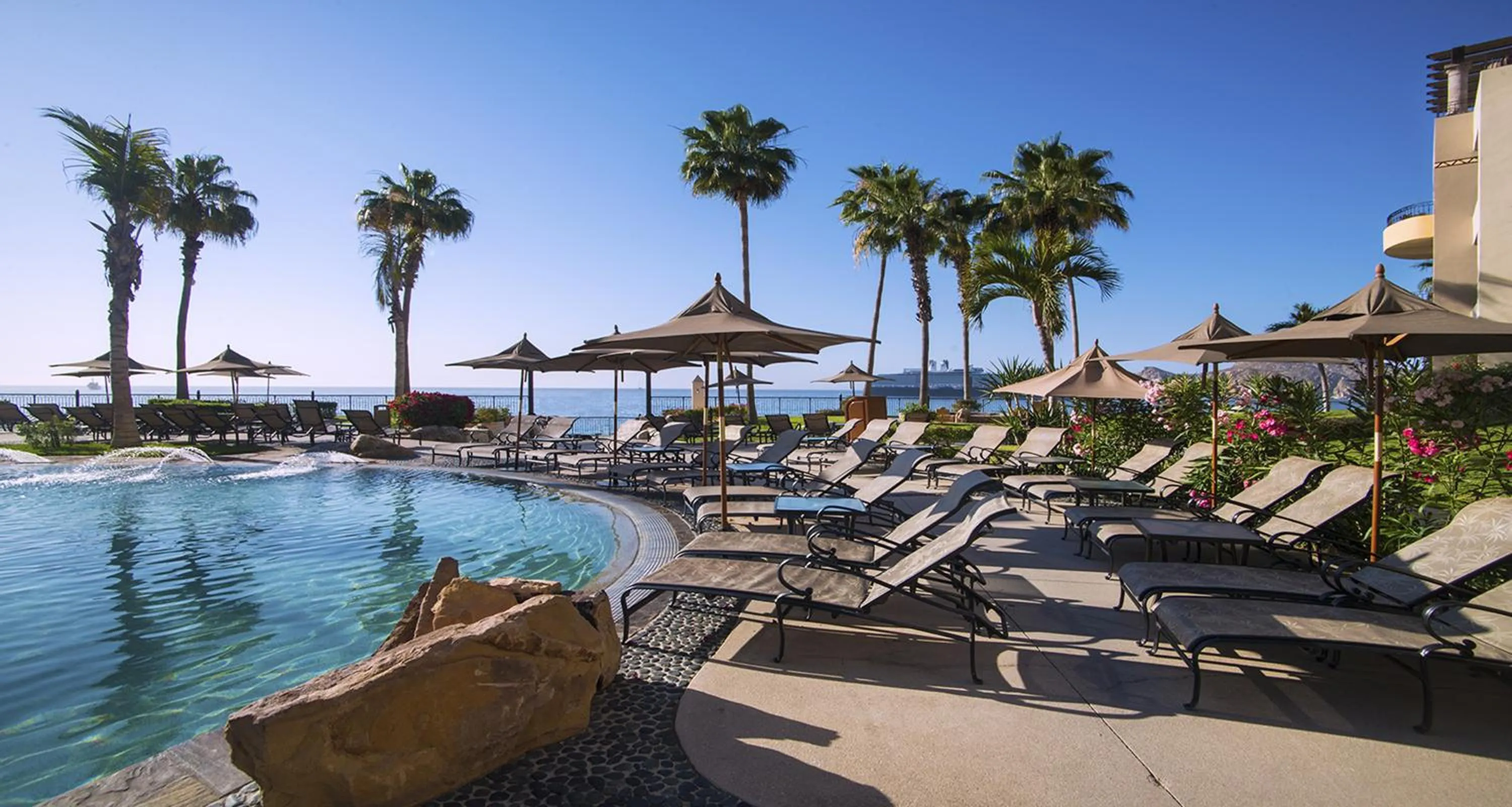 Swimming pool in Cabo La Estancia