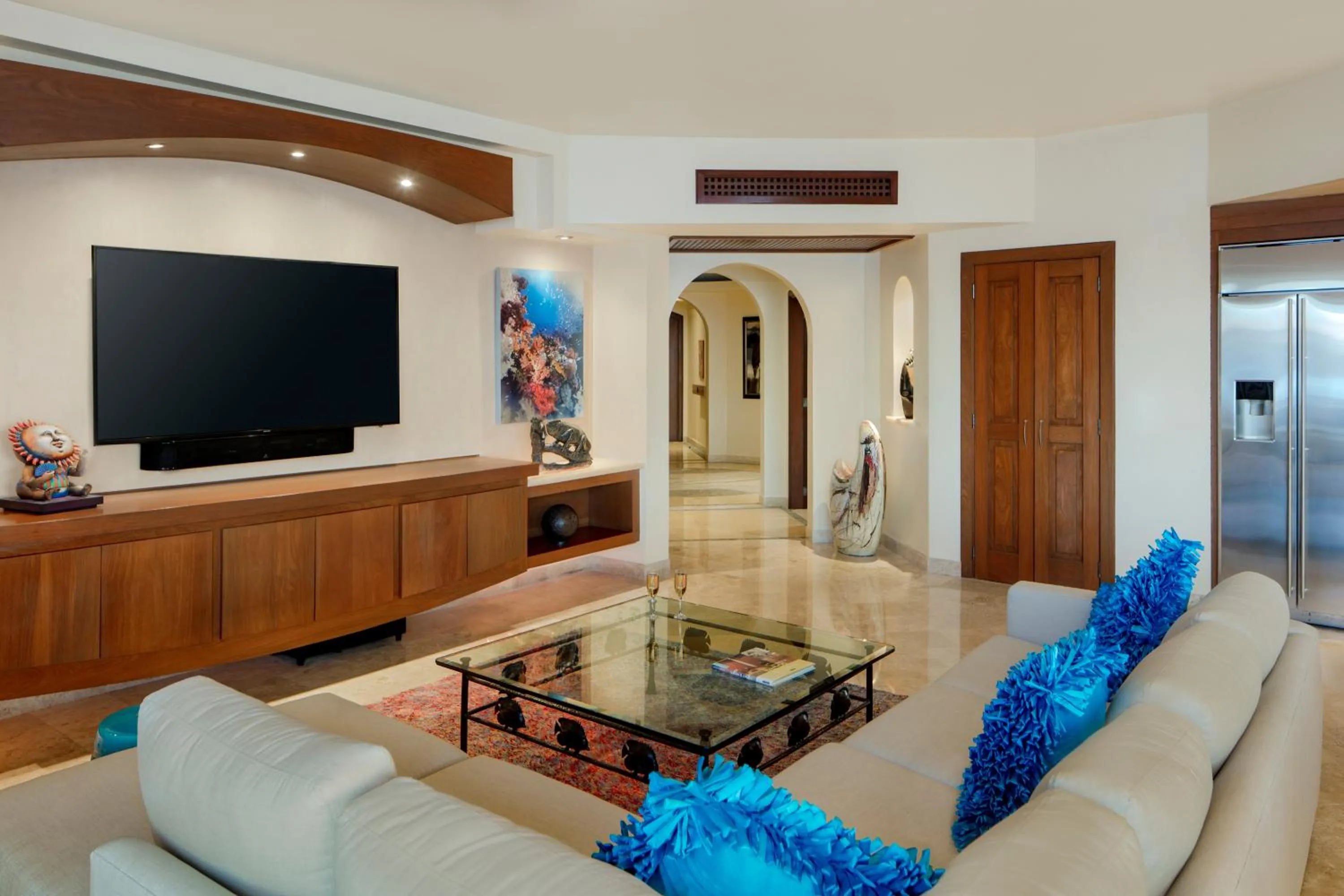 TV and multimedia in Cabo La Estancia
