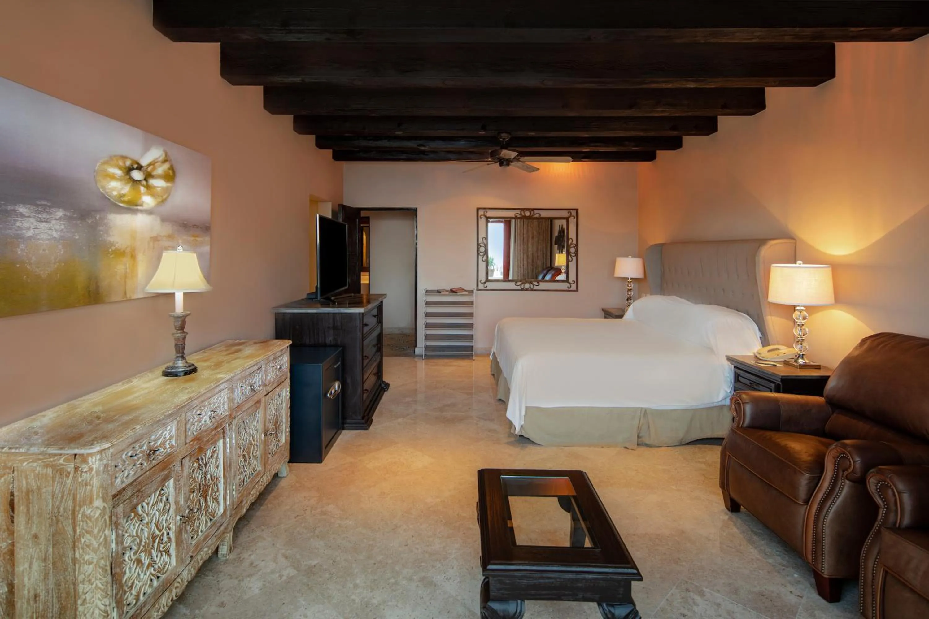 Photo of the whole room, Bed in Cabo La Estancia