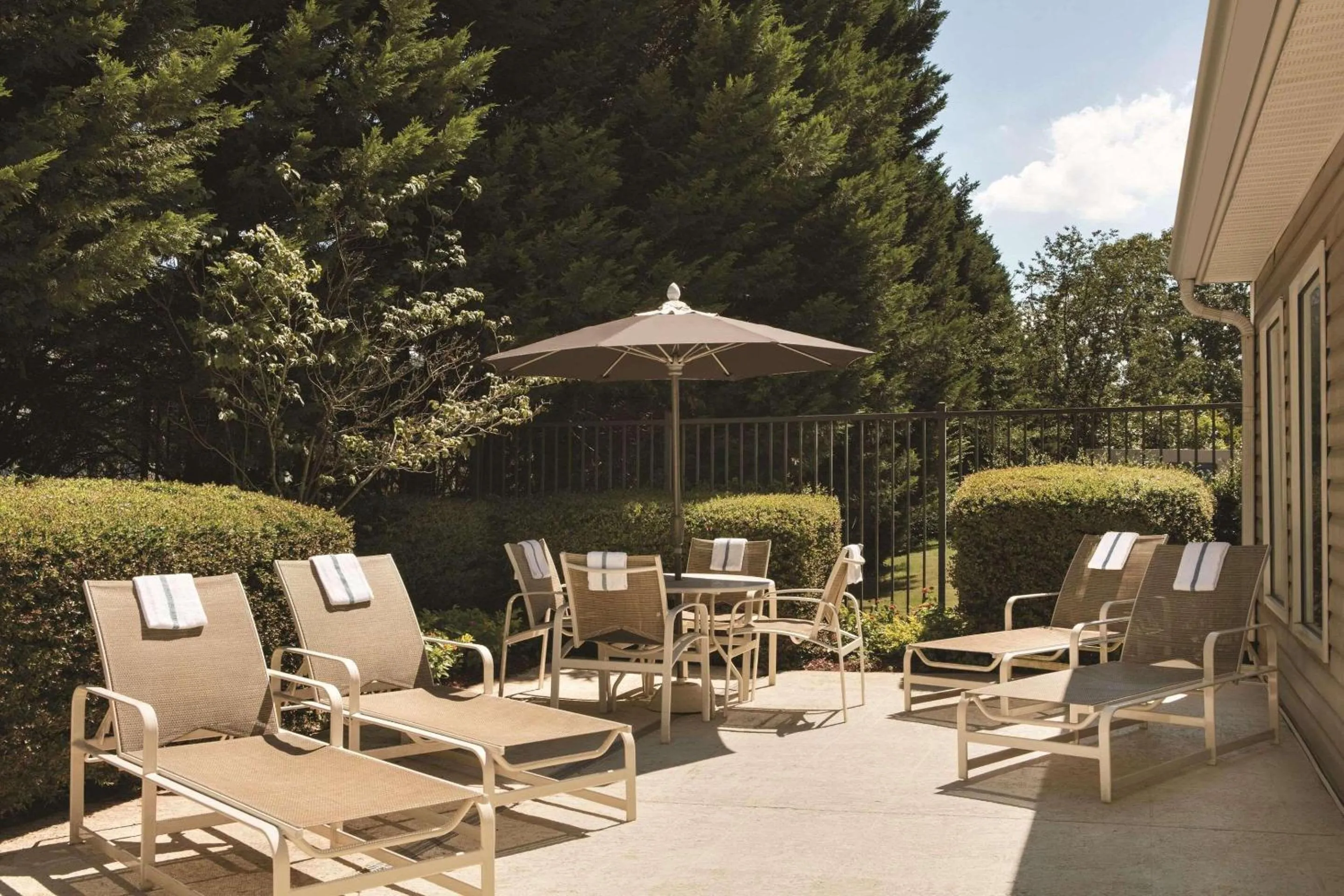 Swimming pool in Country Inn & Suites By Radisson, Atlanta Airport North, GA