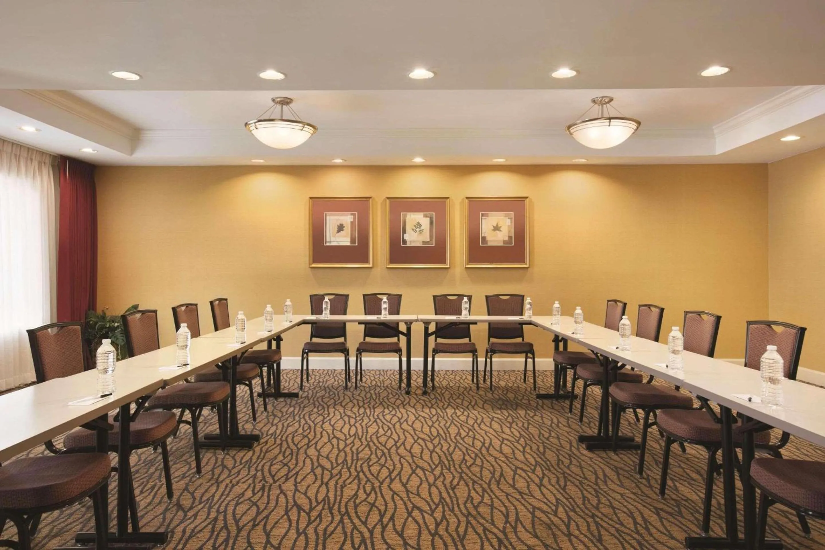 Meeting/conference room in Country Inn & Suites By Radisson, Atlanta Airport North, GA