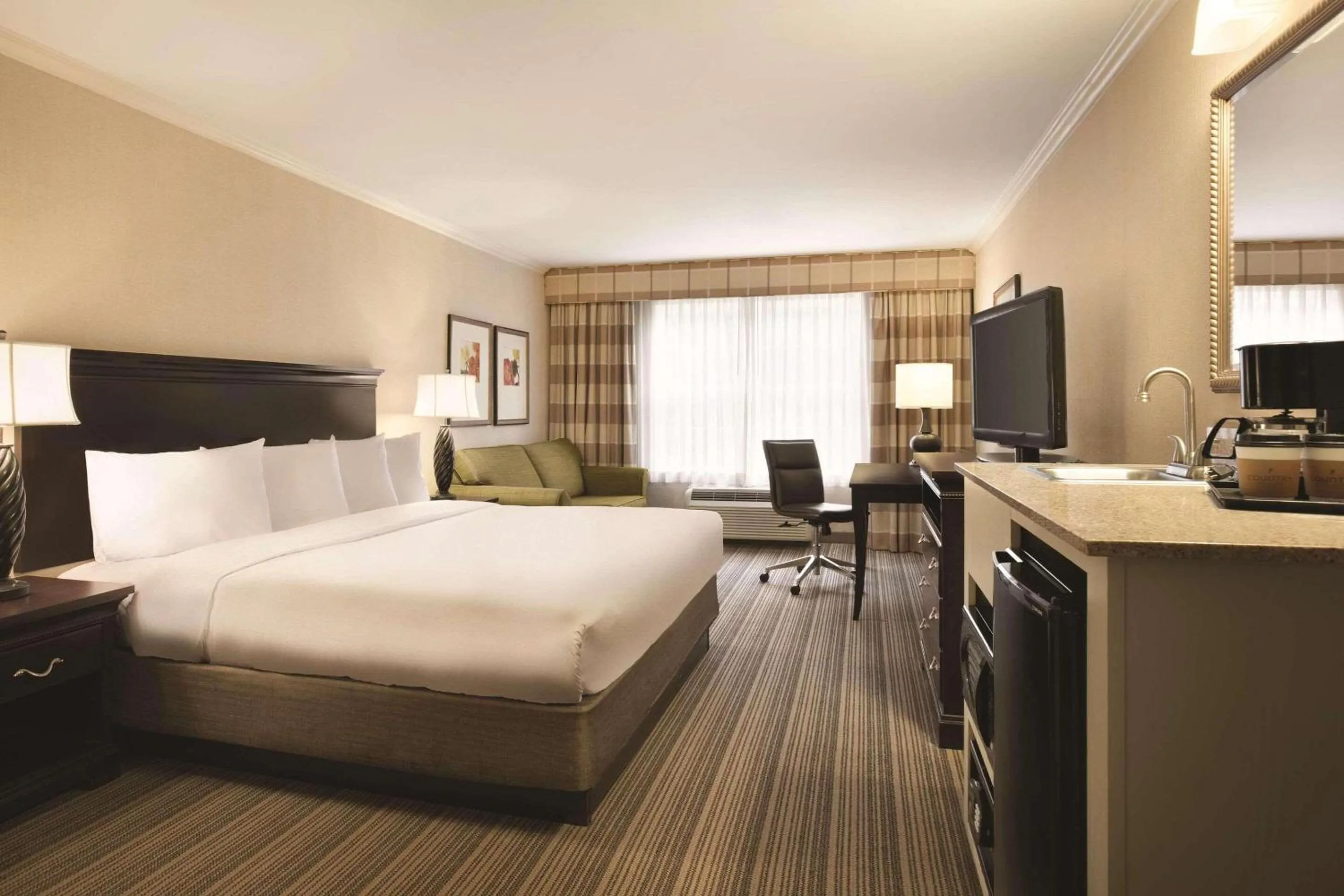 Bedroom, Bed in Country Inn & Suites By Radisson, Atlanta Airport North, GA