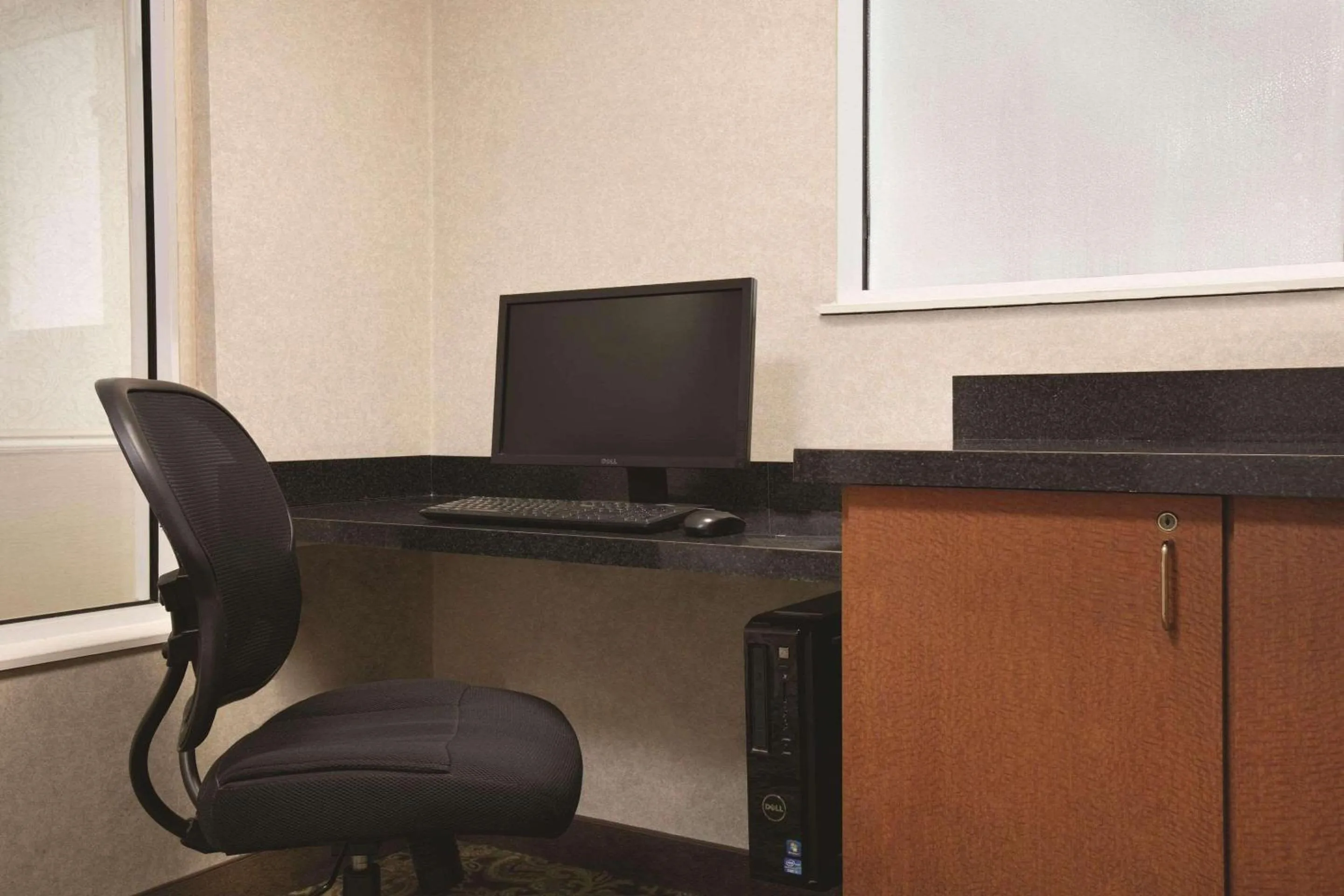 Business facilities in Country Inn & Suites By Radisson, Atlanta Airport North, GA