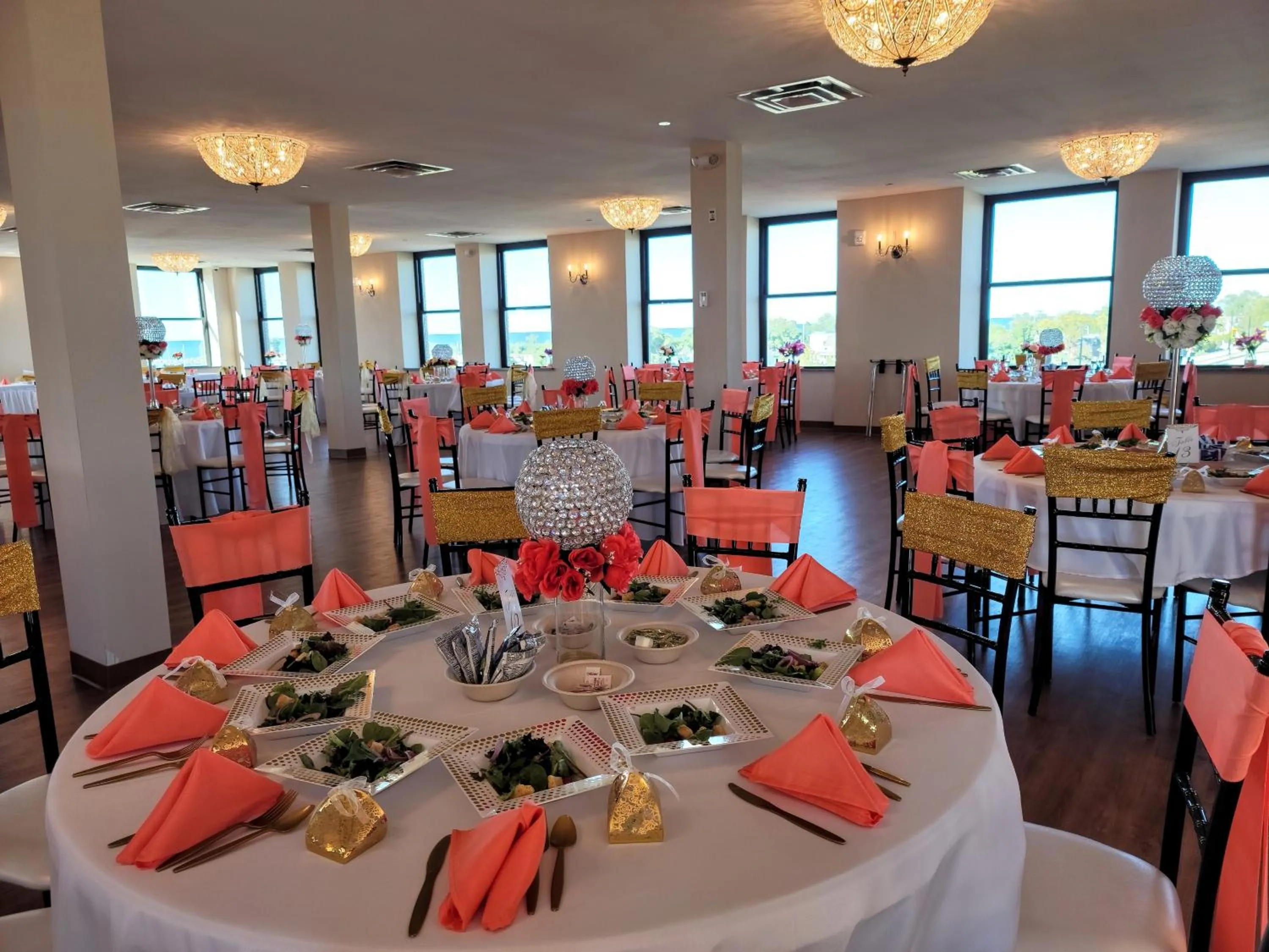 Evening entertainment in Ariel Broadway Hotel