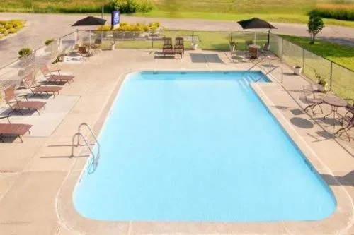 Swimming pool in Valued Stay Madison