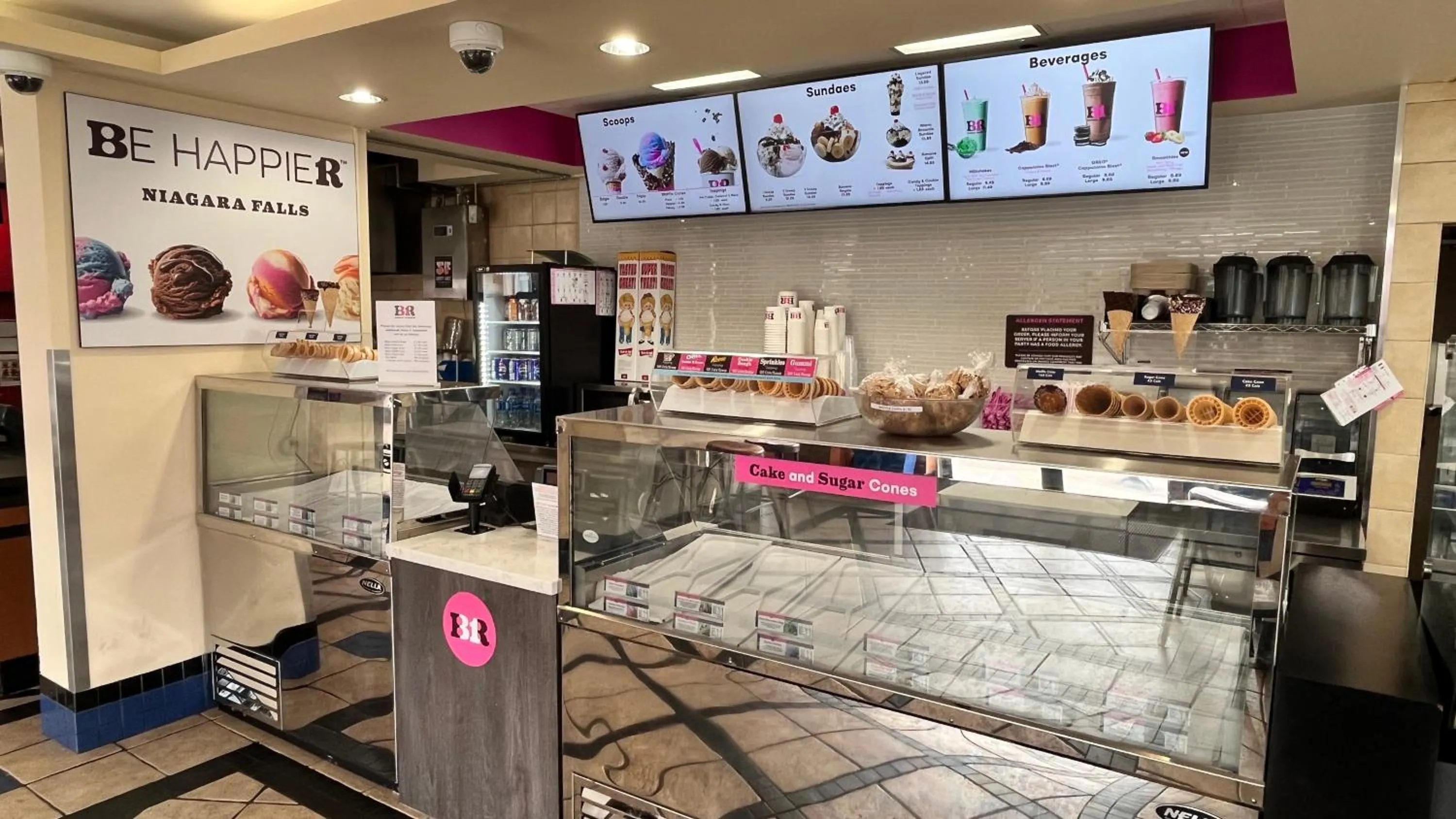 Restaurant/places to eat in Howard Johnson Plaza by Wyndham by the Falls Niagara Falls