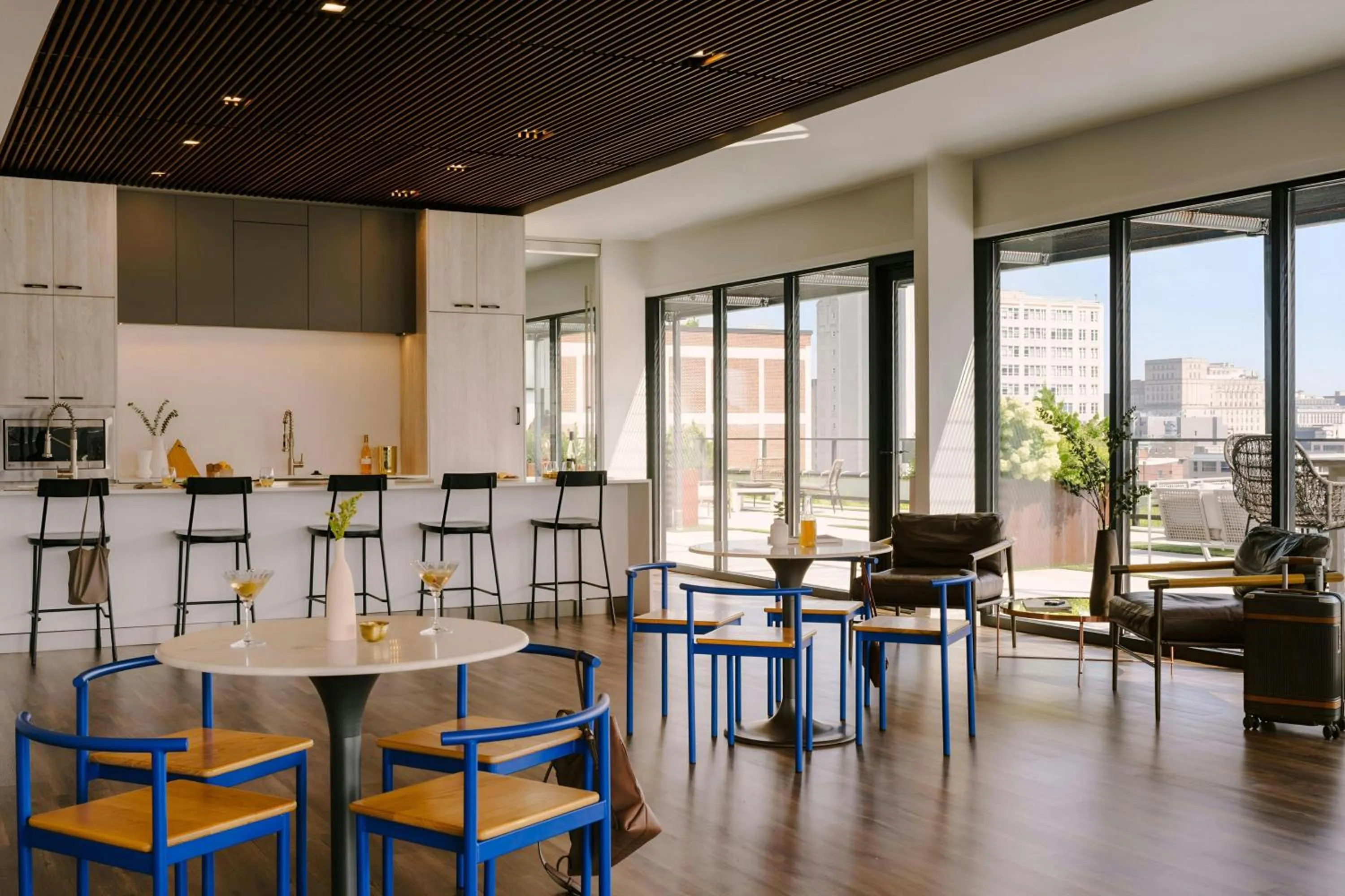 Lounge or bar in Sonder by Marriott Bonvoy The Heid Apartments Loft District