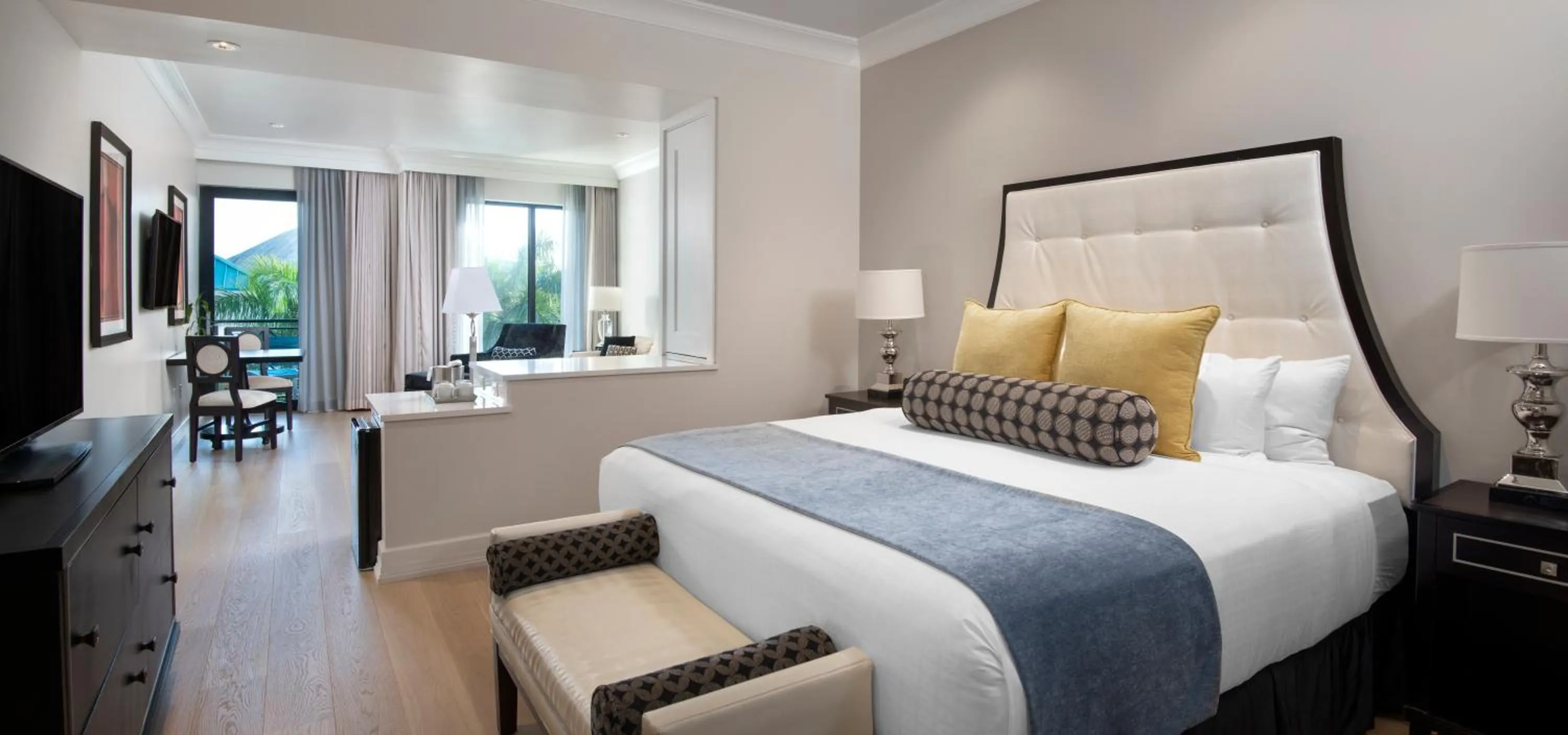 Photo of the whole room, Bed in Inn On Fifth