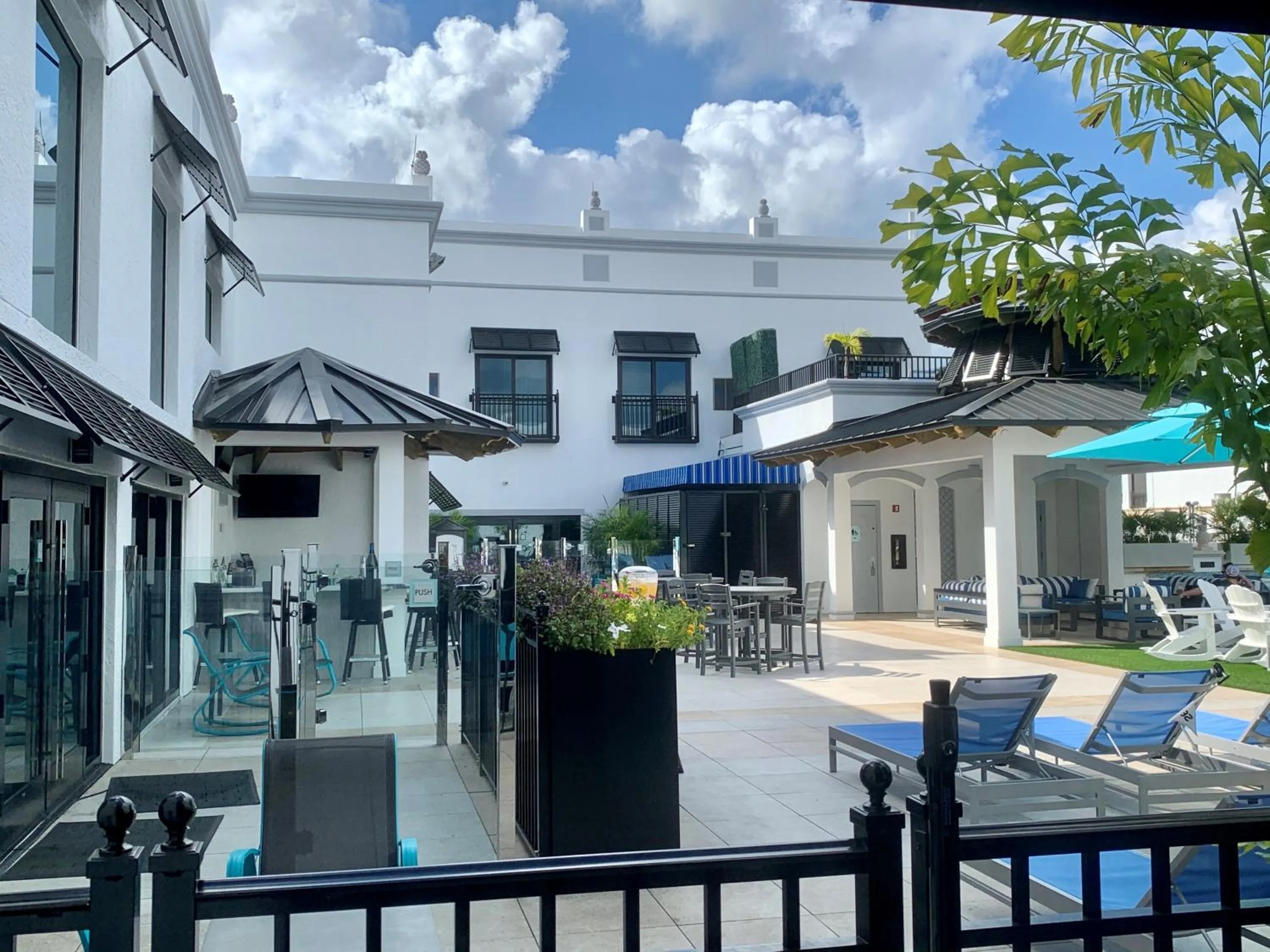 Restaurant/places to eat in Inn On Fifth