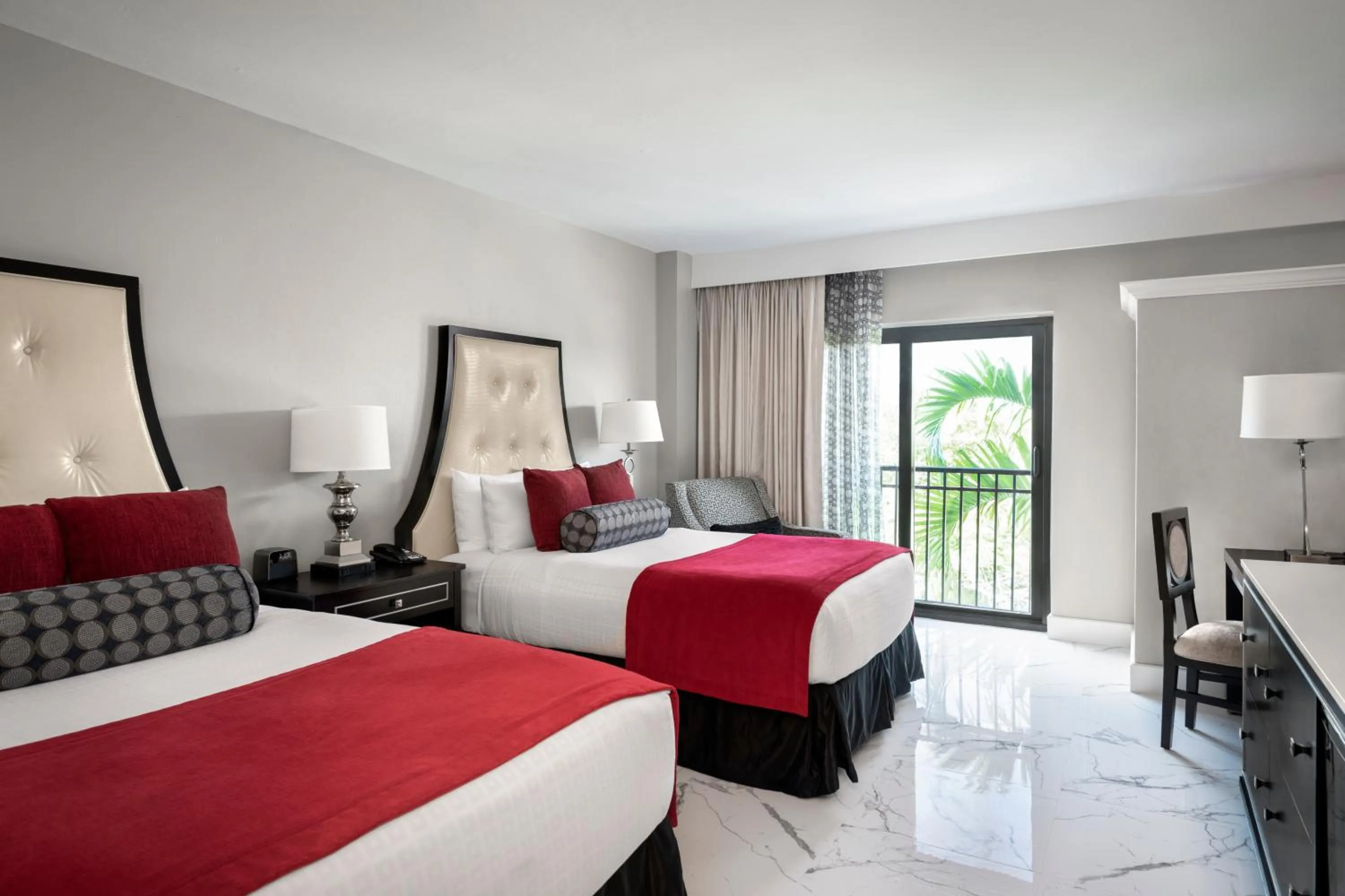 Photo of the whole room, Bed in Inn On Fifth