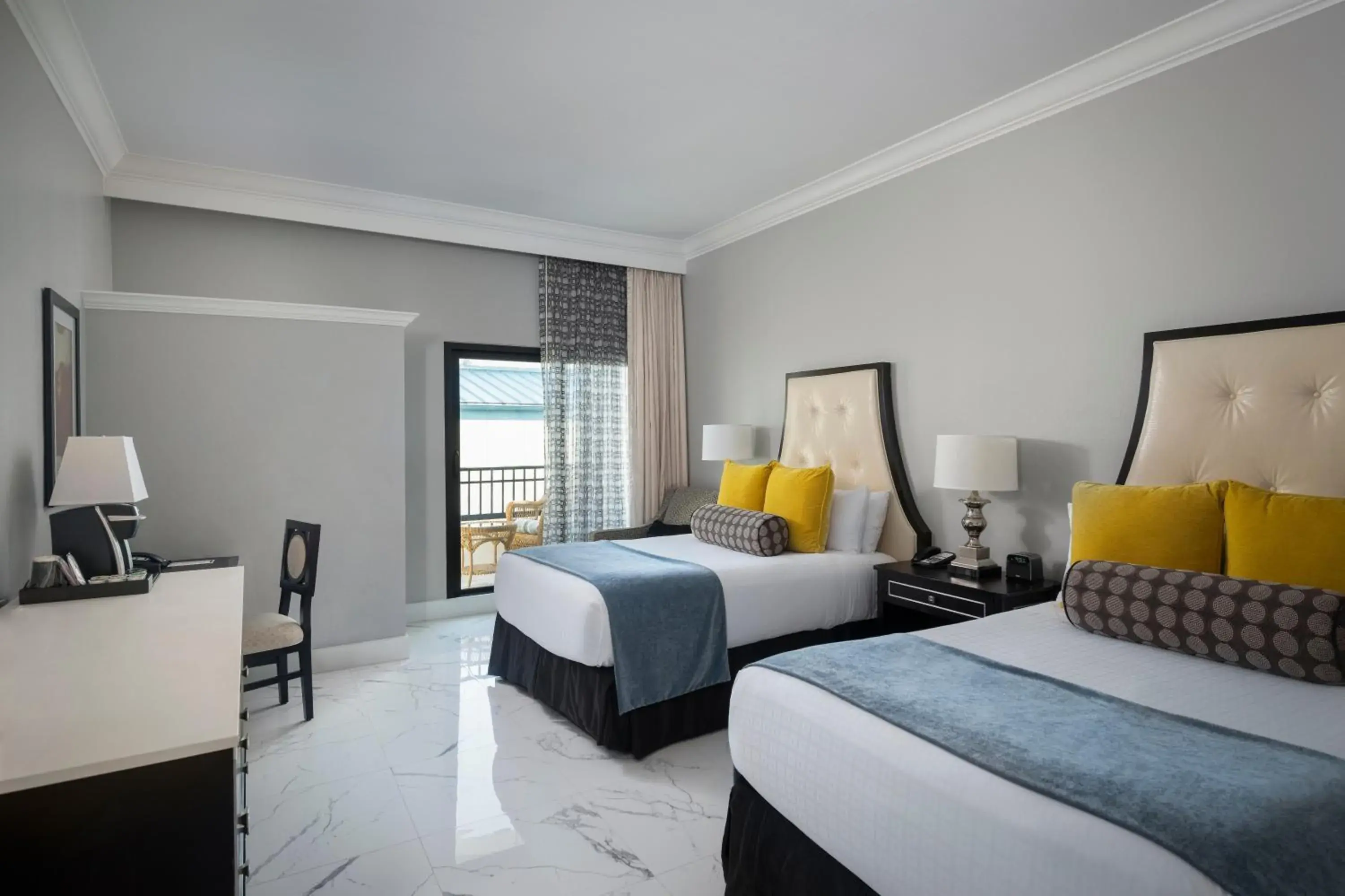 Plaza View Deluxe DoubleᅠDeluxe Double Plazaᅠ in Inn On Fifth Plaza View Deluxe DoubleᅠDeluxe Double Plazaᅠ in Inn On Fifth