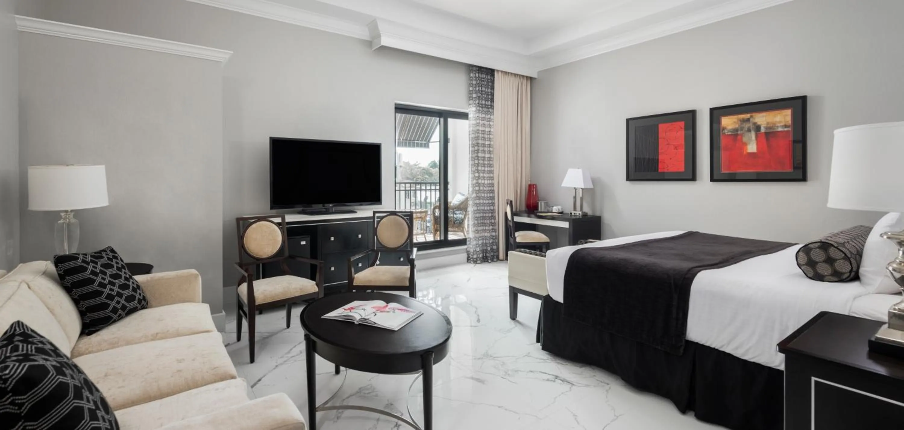 Photo of the whole room, Bed in Inn On Fifth