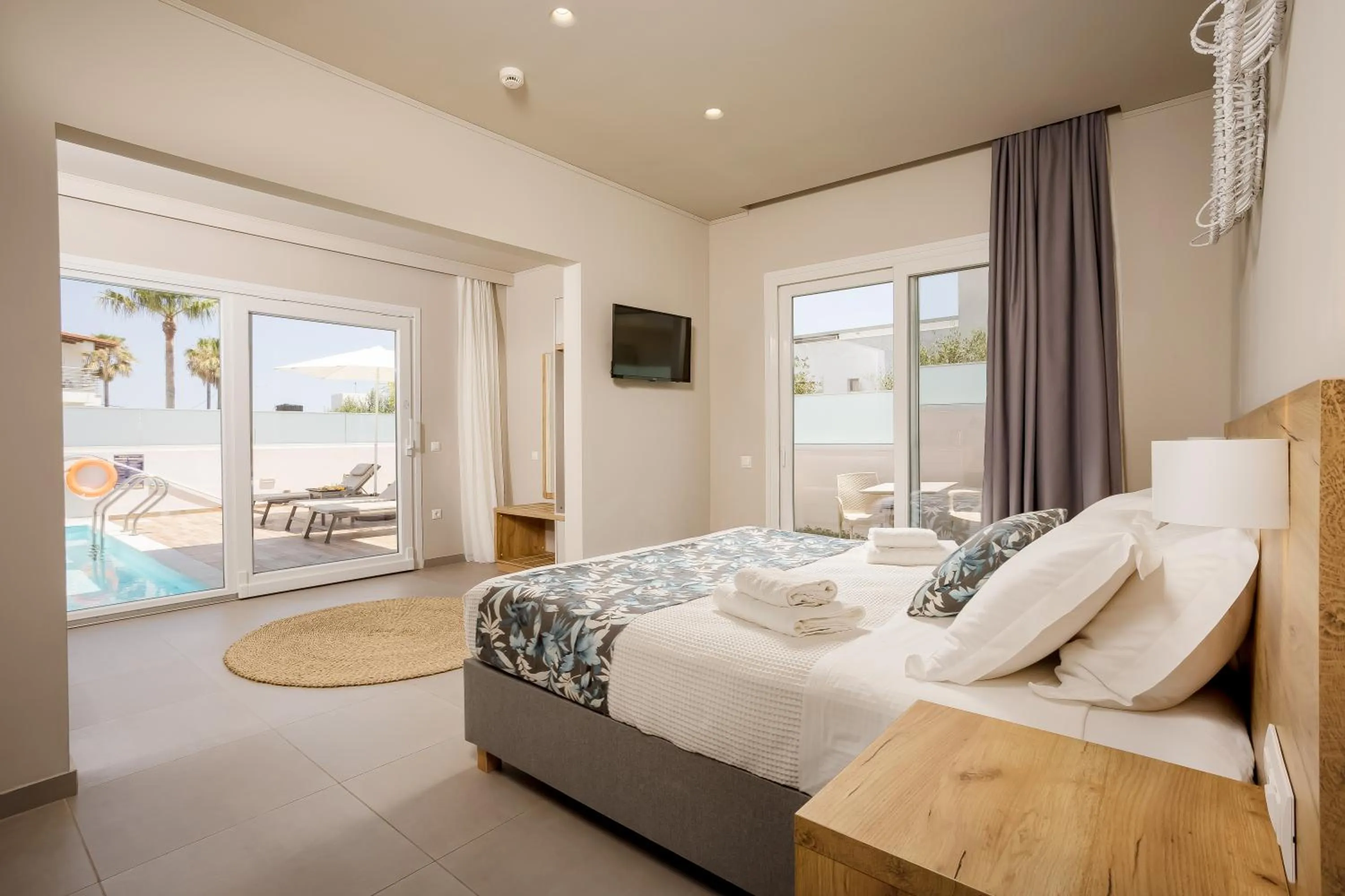 Day, Bed in Sarpidon Suites