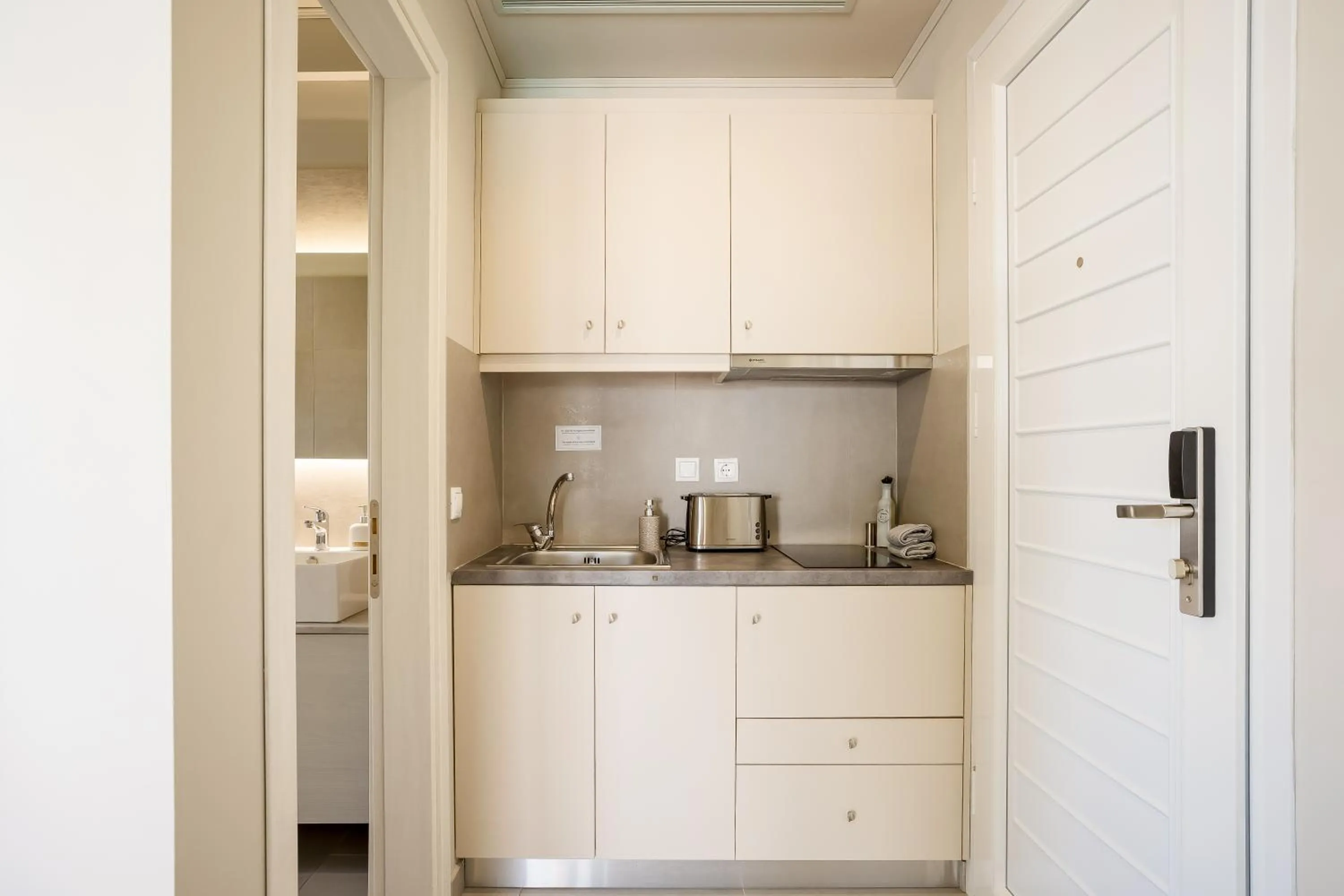 kitchen in Sarpidon Suites