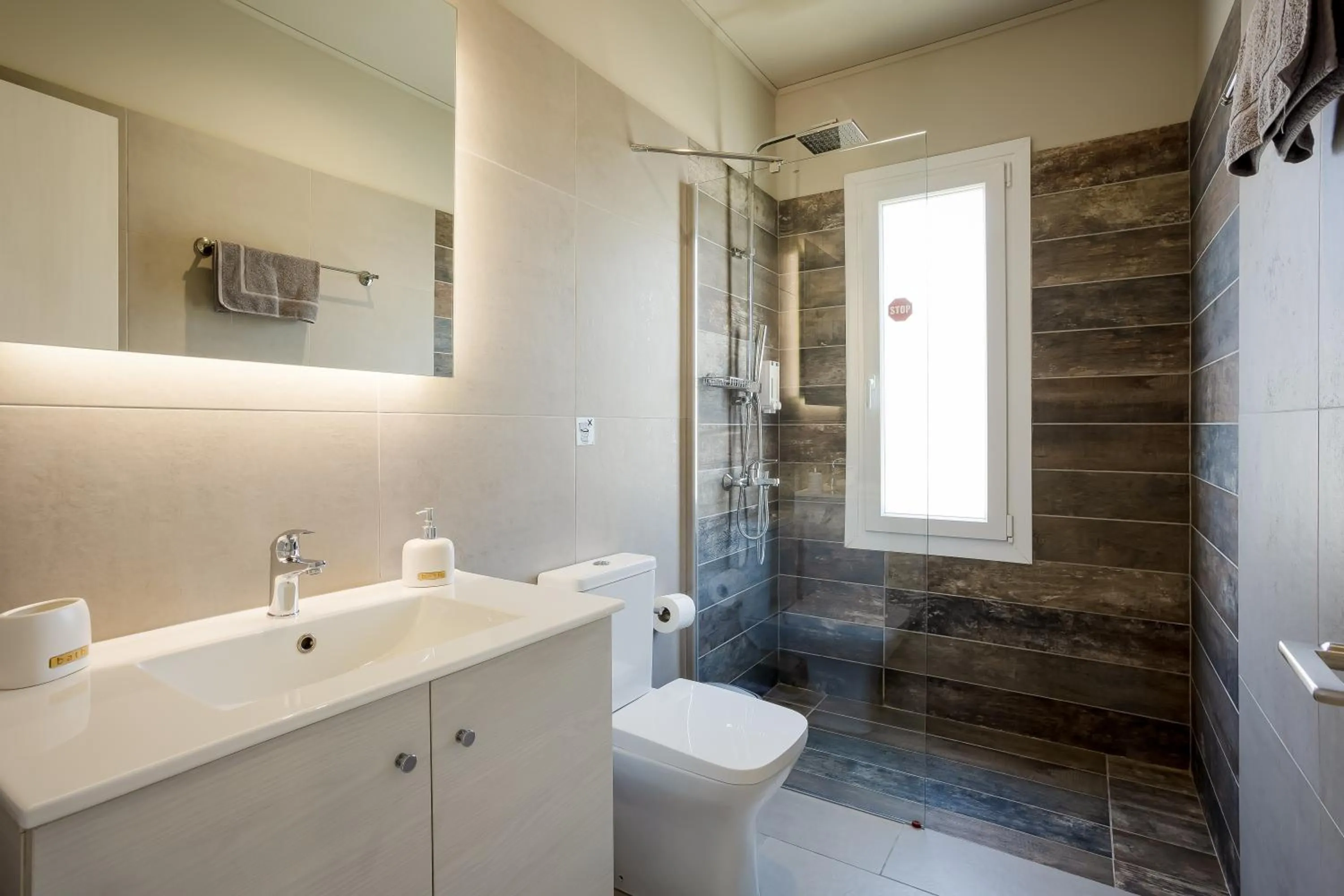 Bathroom in Sarpidon Suites