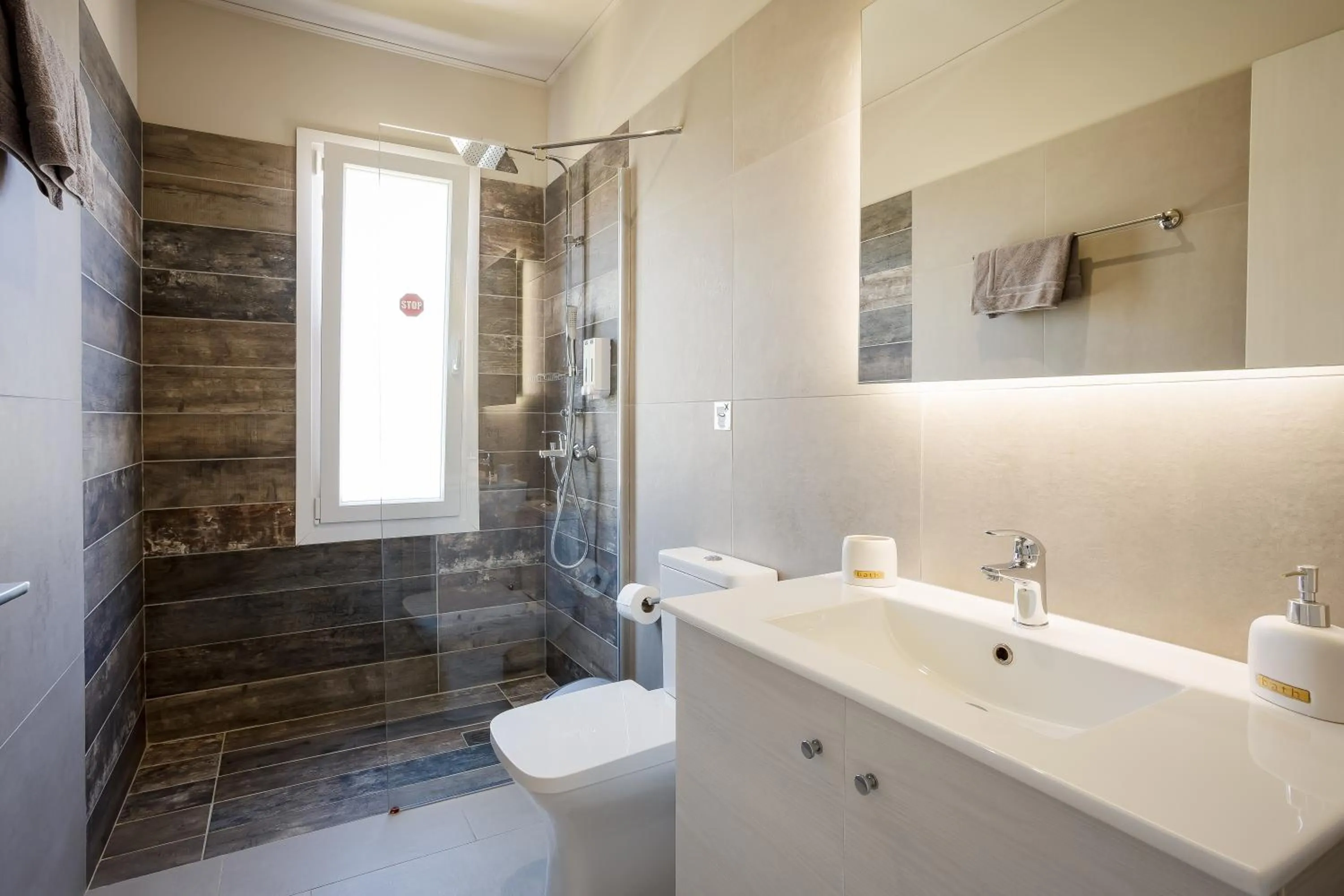 Bathroom in Sarpidon Suites