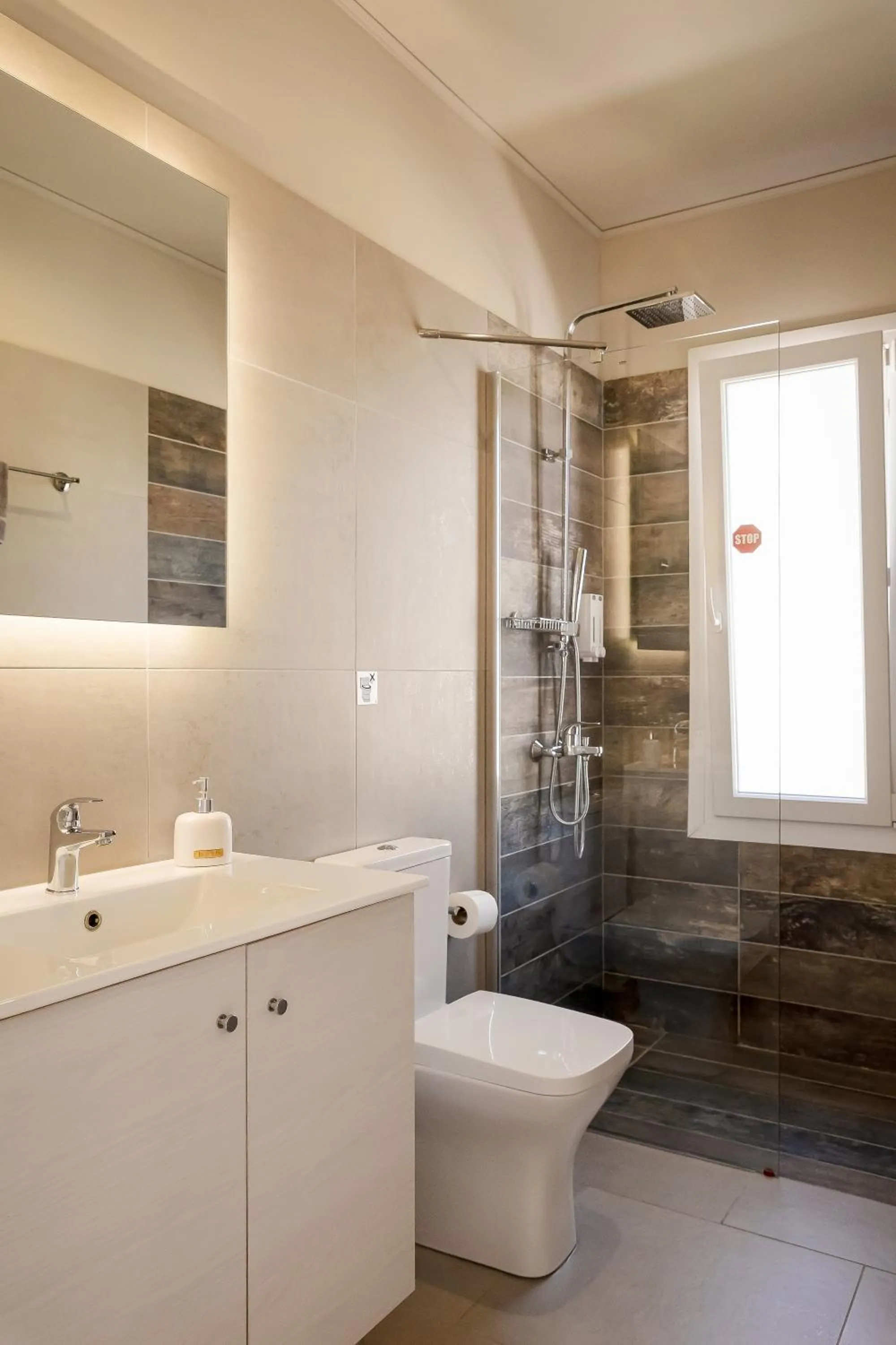 Bathroom in Sarpidon Suites