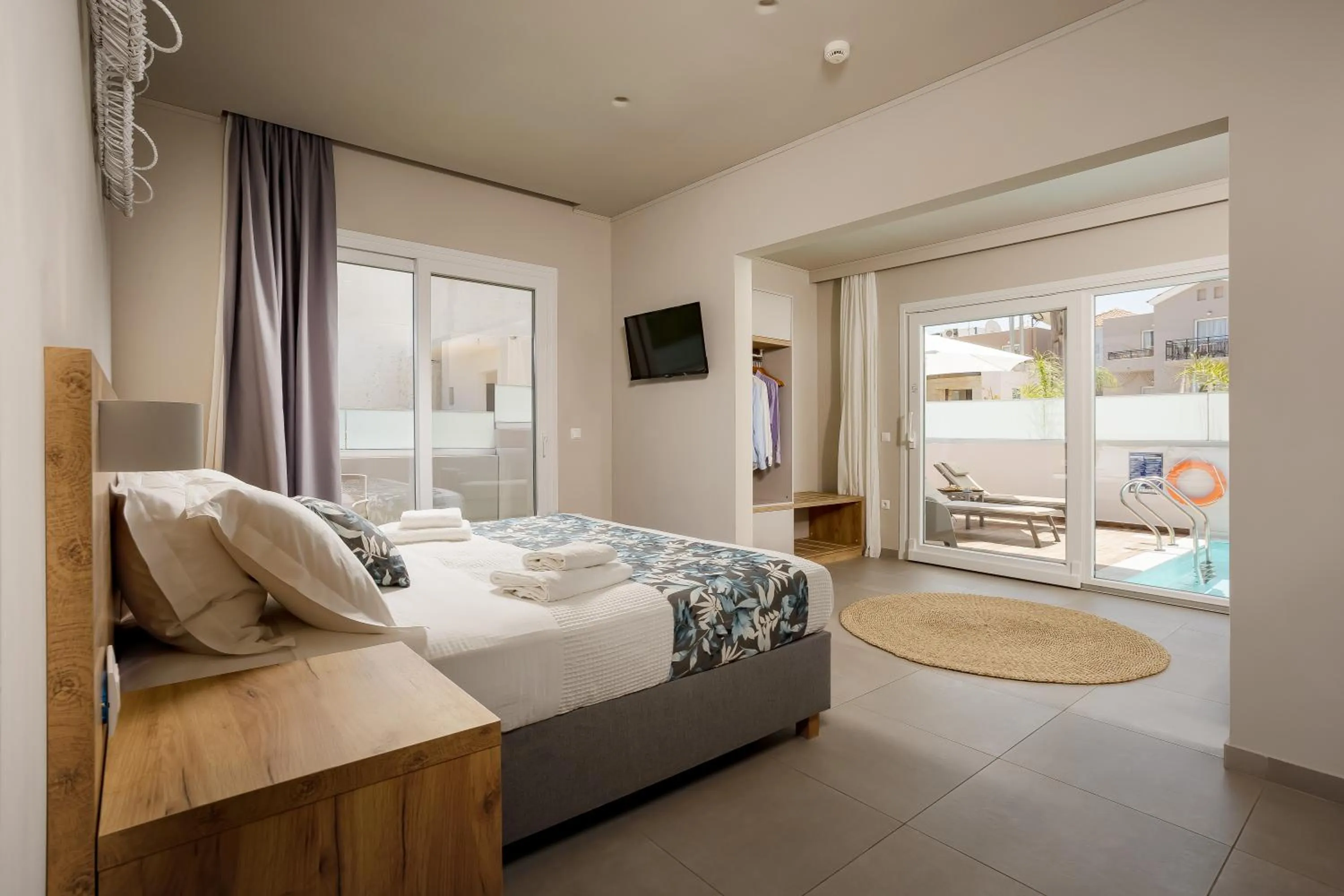 Day, Bed in Sarpidon Suites