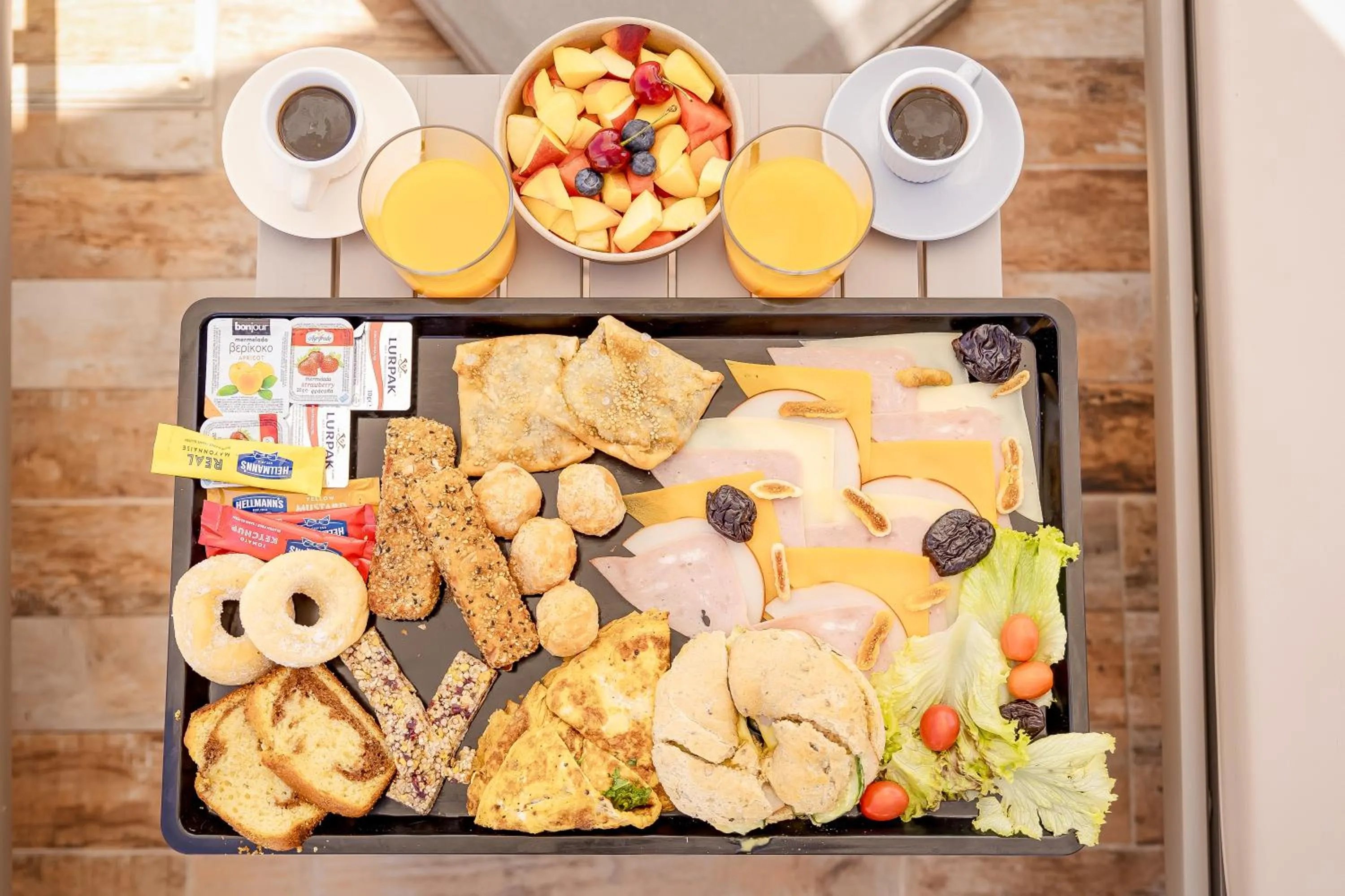 Breakfast in Sarpidon Suites