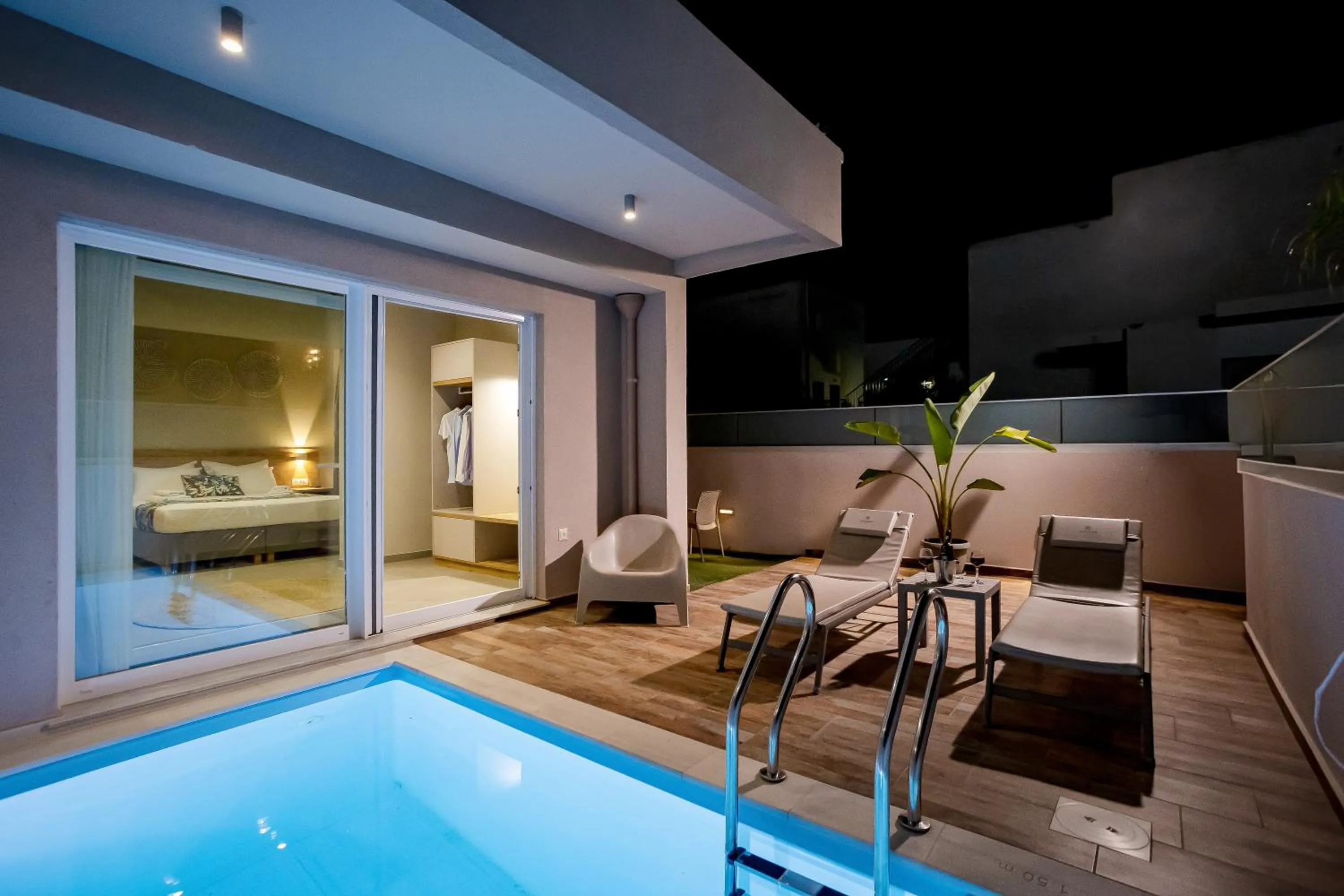 Night in Sarpidon Suites