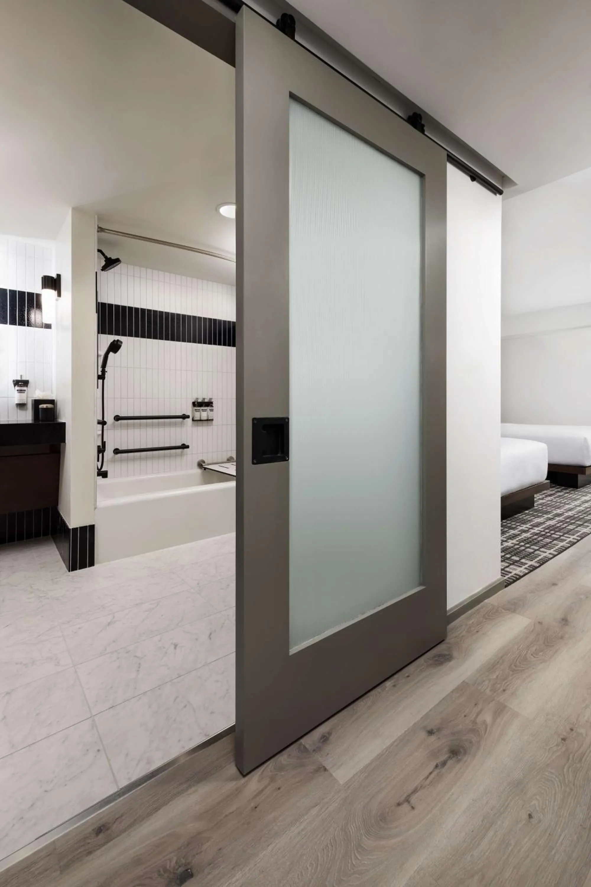 Bathroom, Bed in Hyatt Regency San Francisco Downtown SOMA