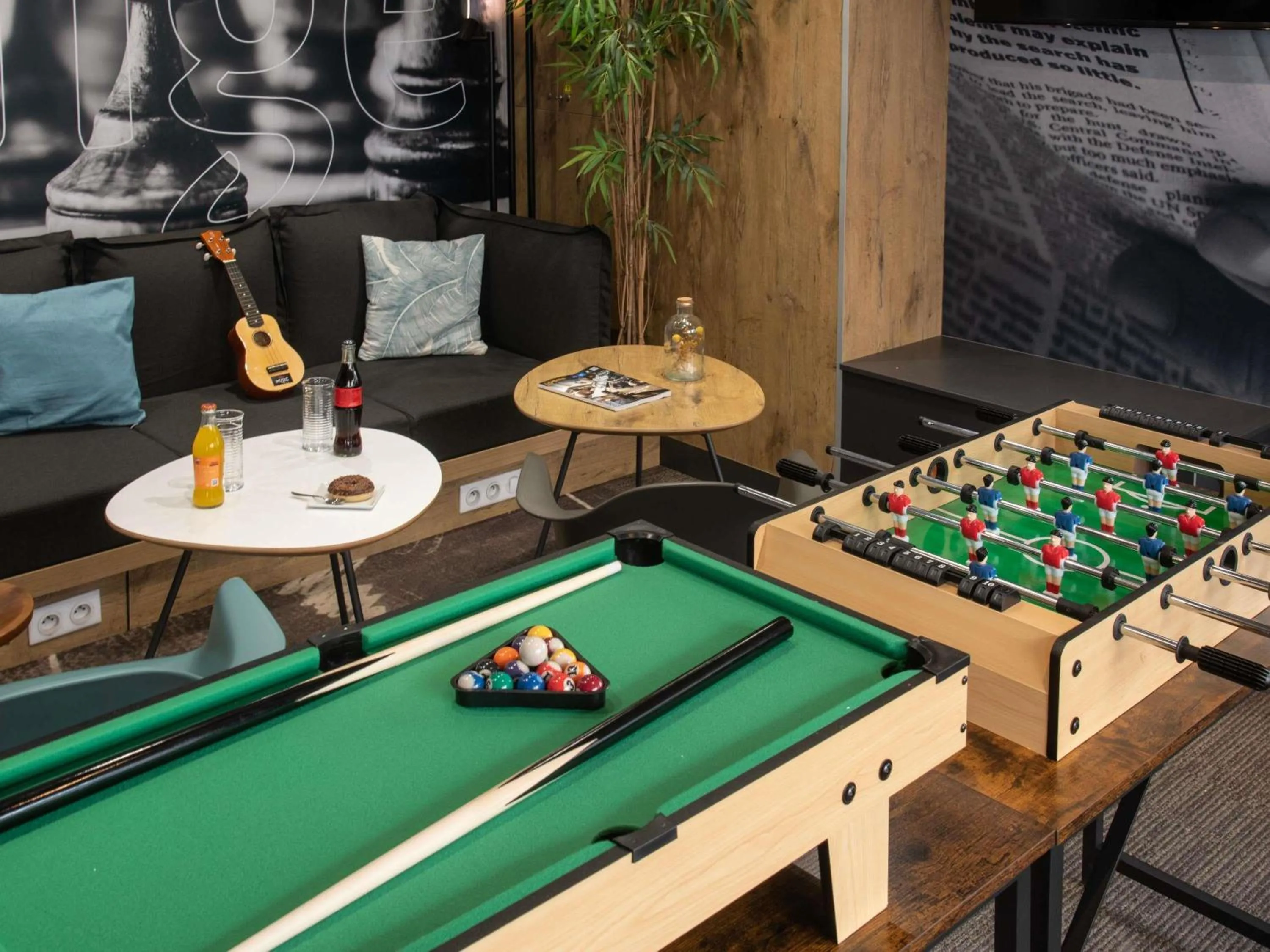 Lounge or bar in ibis Cannes Centre