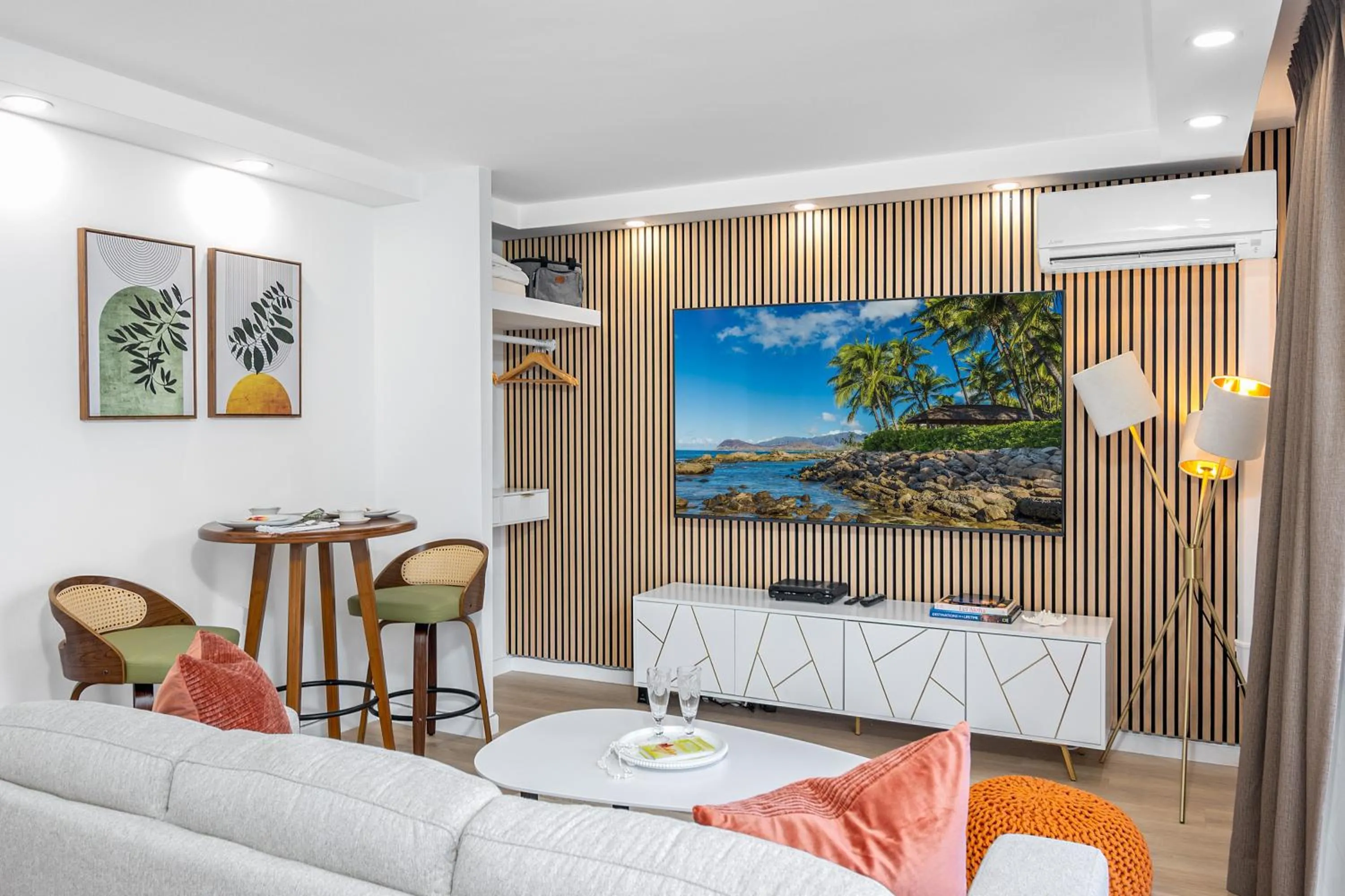 TV and multimedia in Steps to Waikiki Beach! Newly Renovated with 75" TV