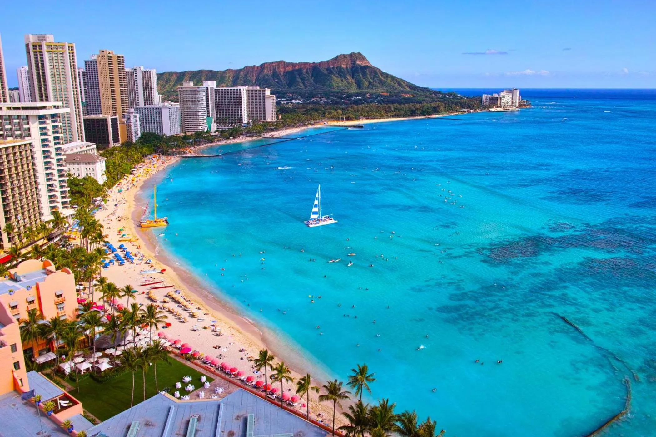 Day in Steps to Waikiki Beach! Newly Renovated with 75" TV
