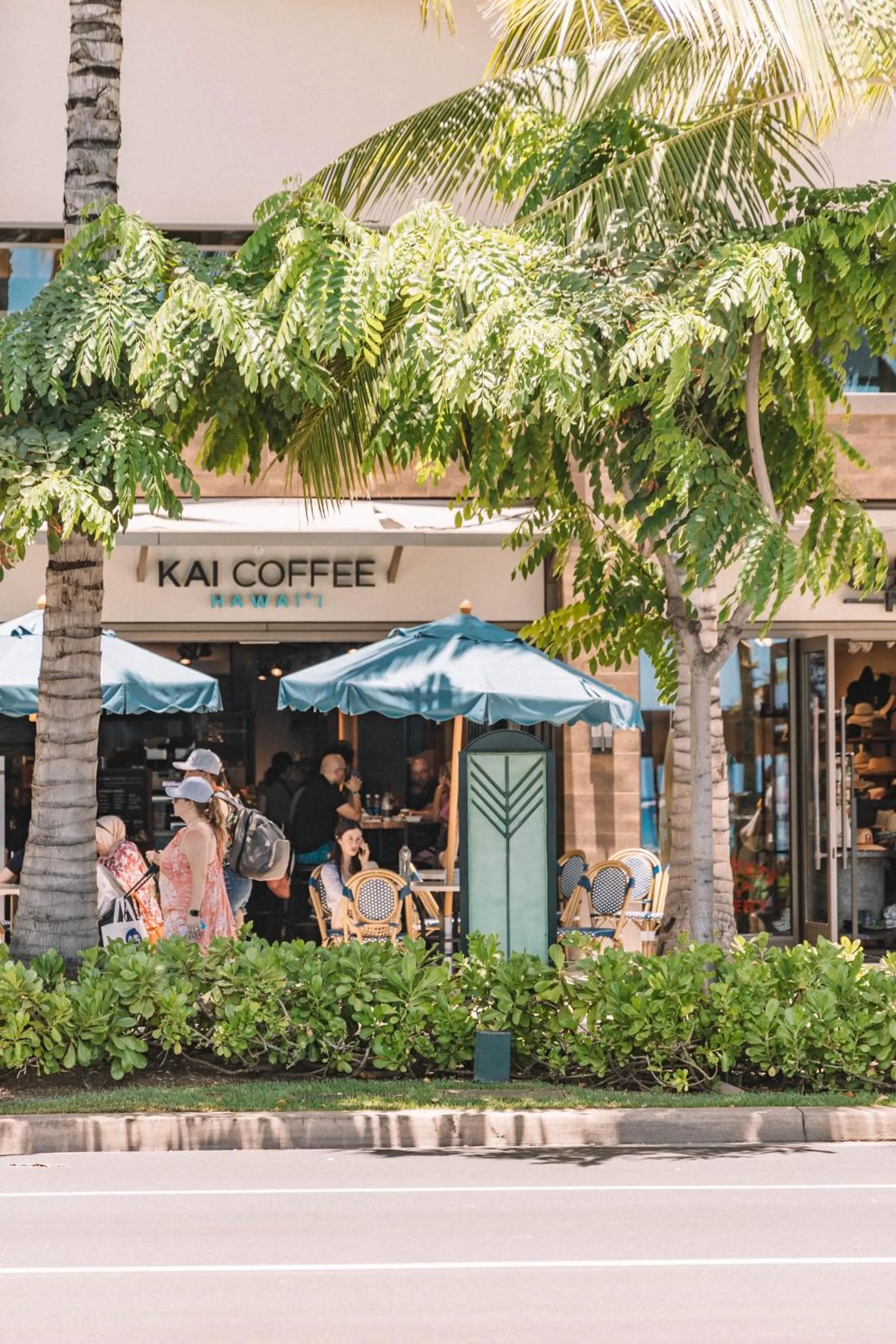 Coffee/tea facilities in Steps to Waikiki Beach! Newly Renovated with 75" TV
