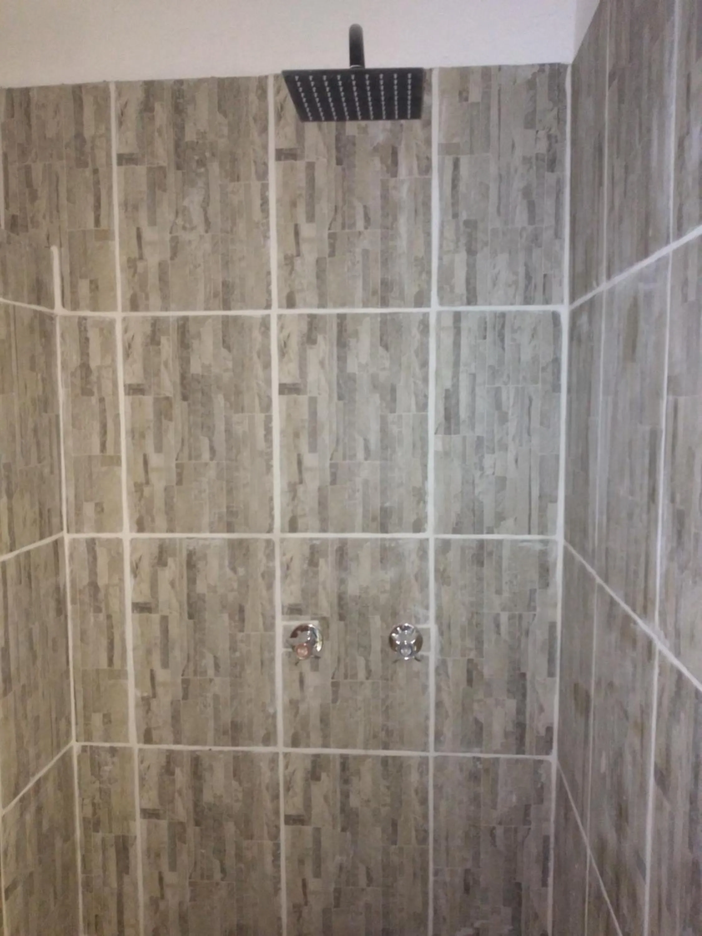 Shower in Pal's on the beach - Dangriga, Belize