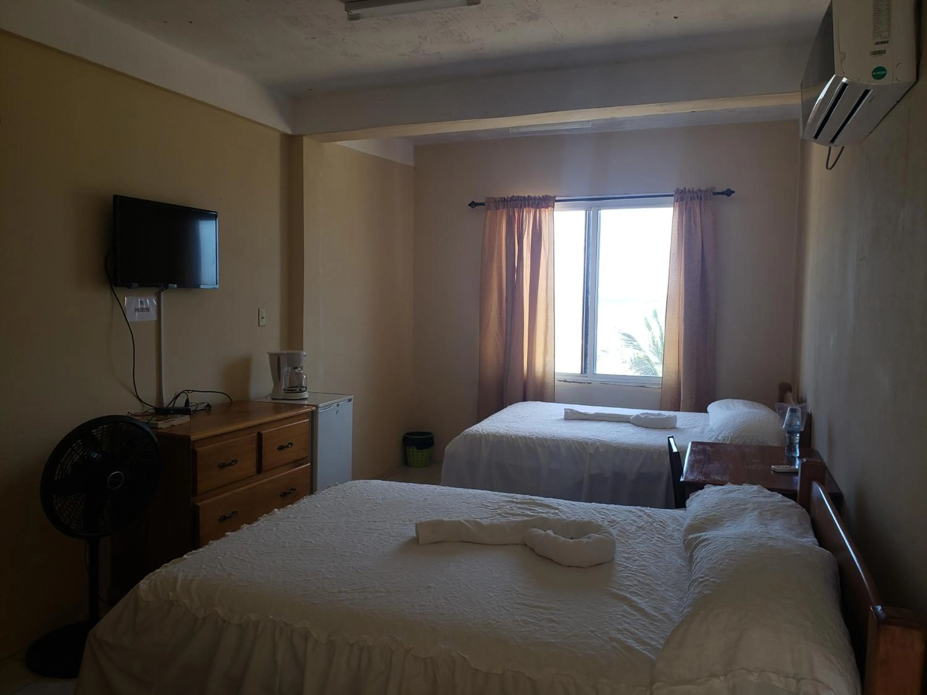 Photo of the whole room, Bed in Pal's on the beach - Dangriga, Belize