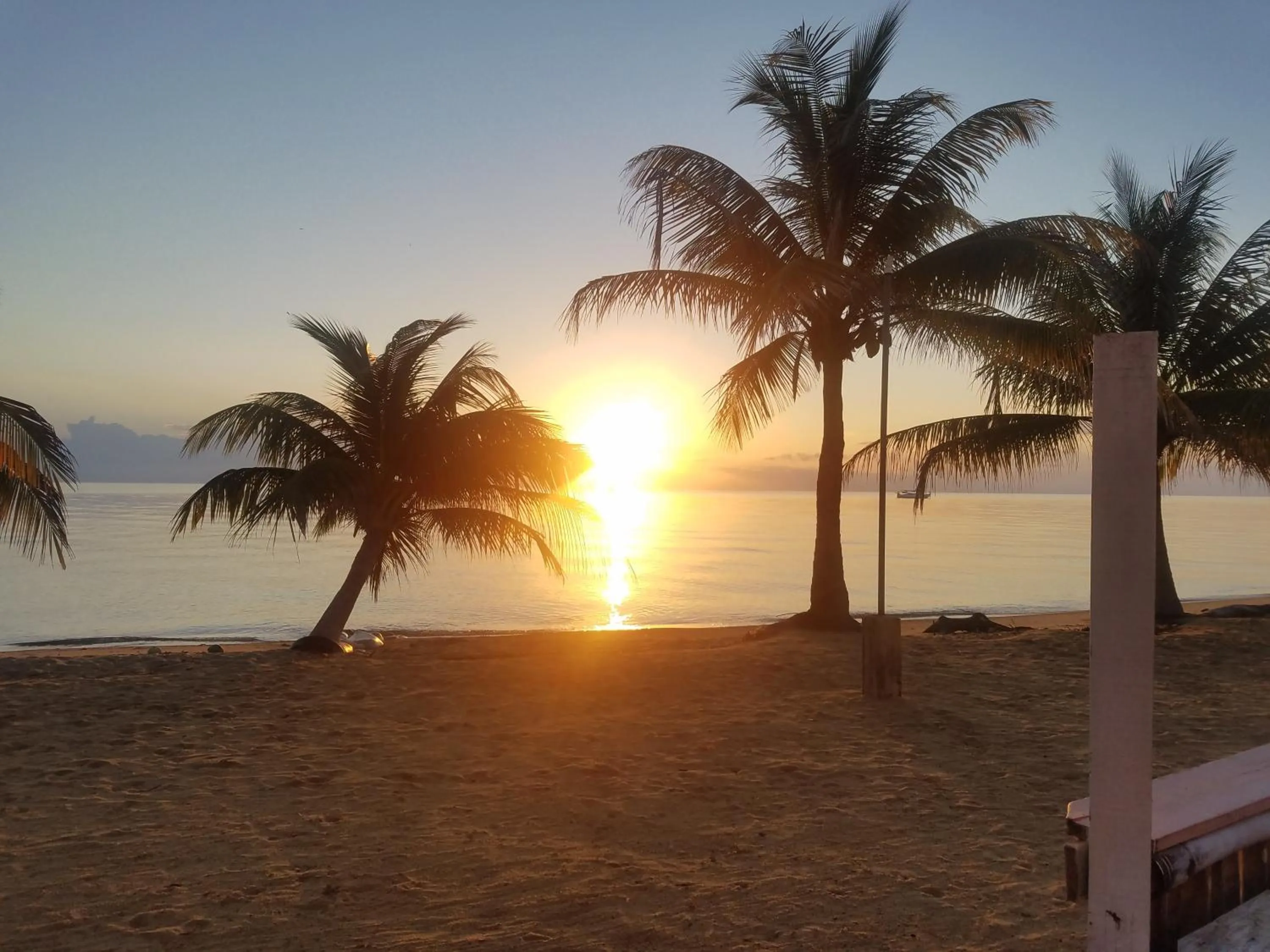 Bathroom in Pal's on the beach - Dangriga, Belize