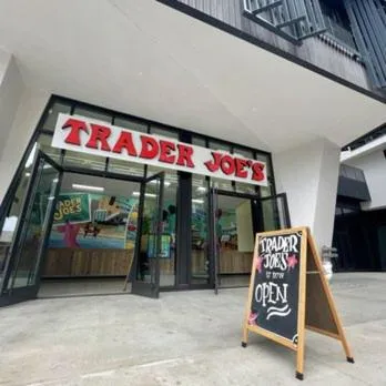 Neighbourhood in 2BD 2BTH Condo 10 Min Walk to Santa Monica Beach