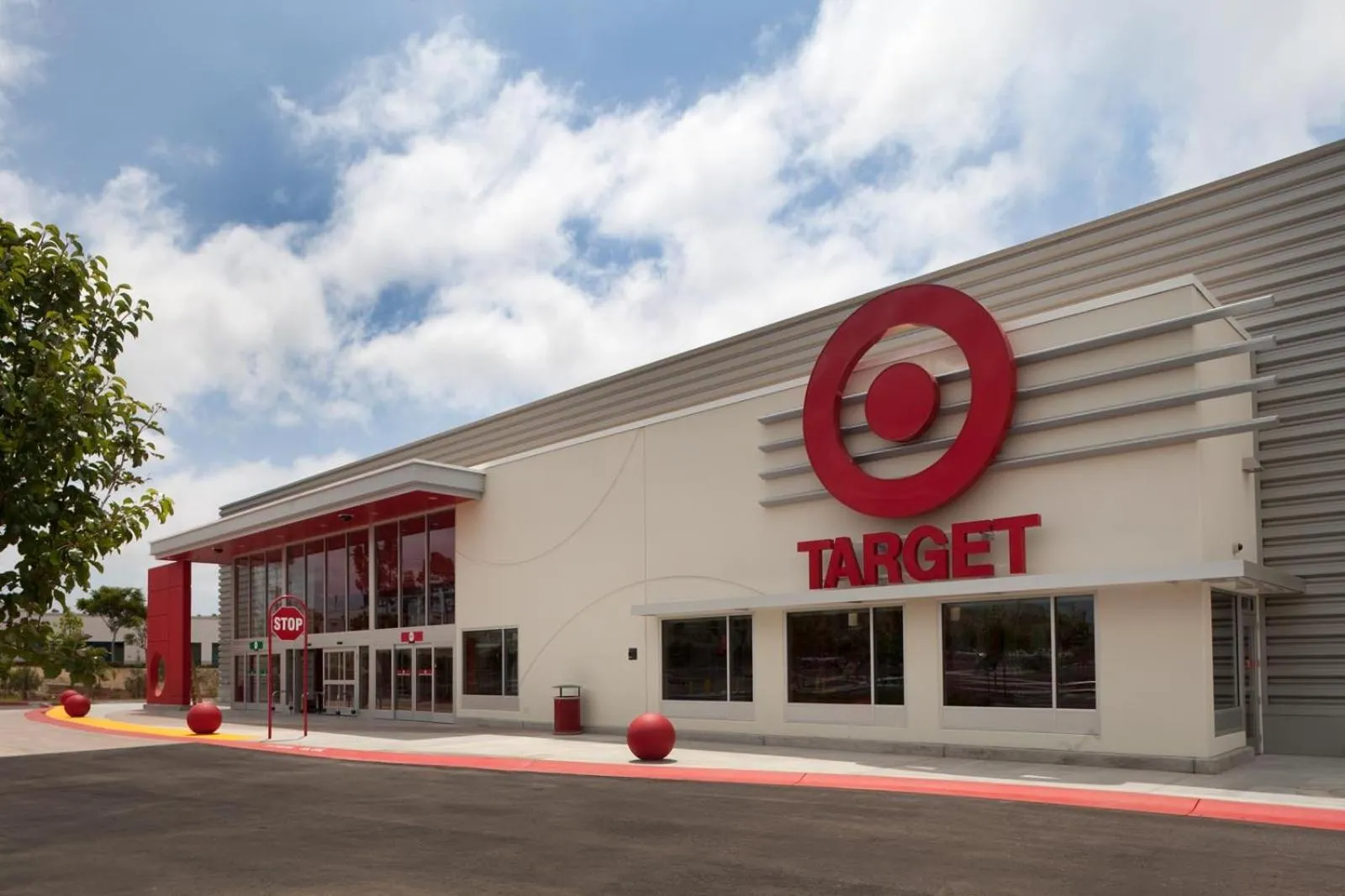 Neighbourhood in 2BD 2BTH Condo 10 Min Walk to Santa Monica Beach