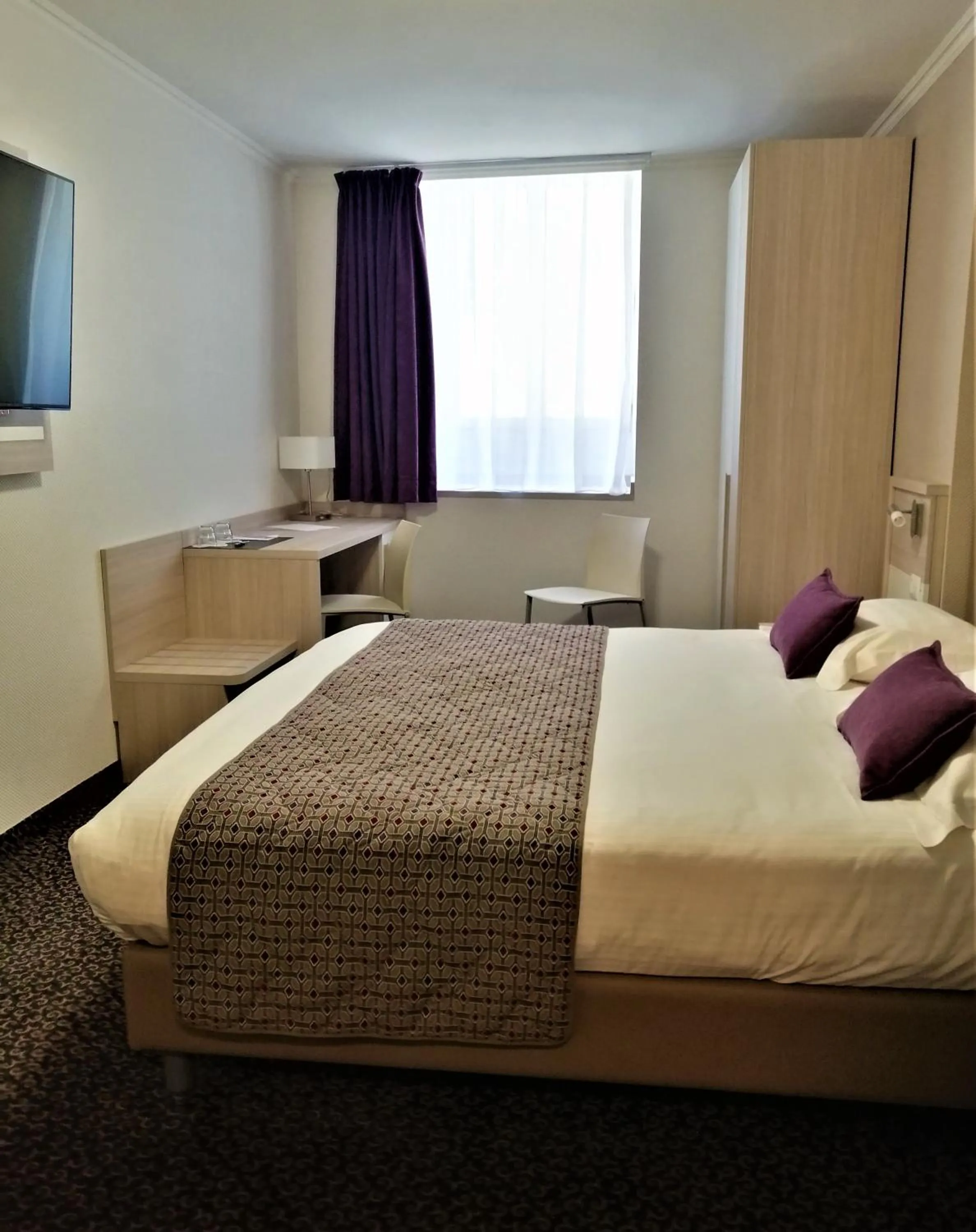 Bed in Savoy Hôtel Evian