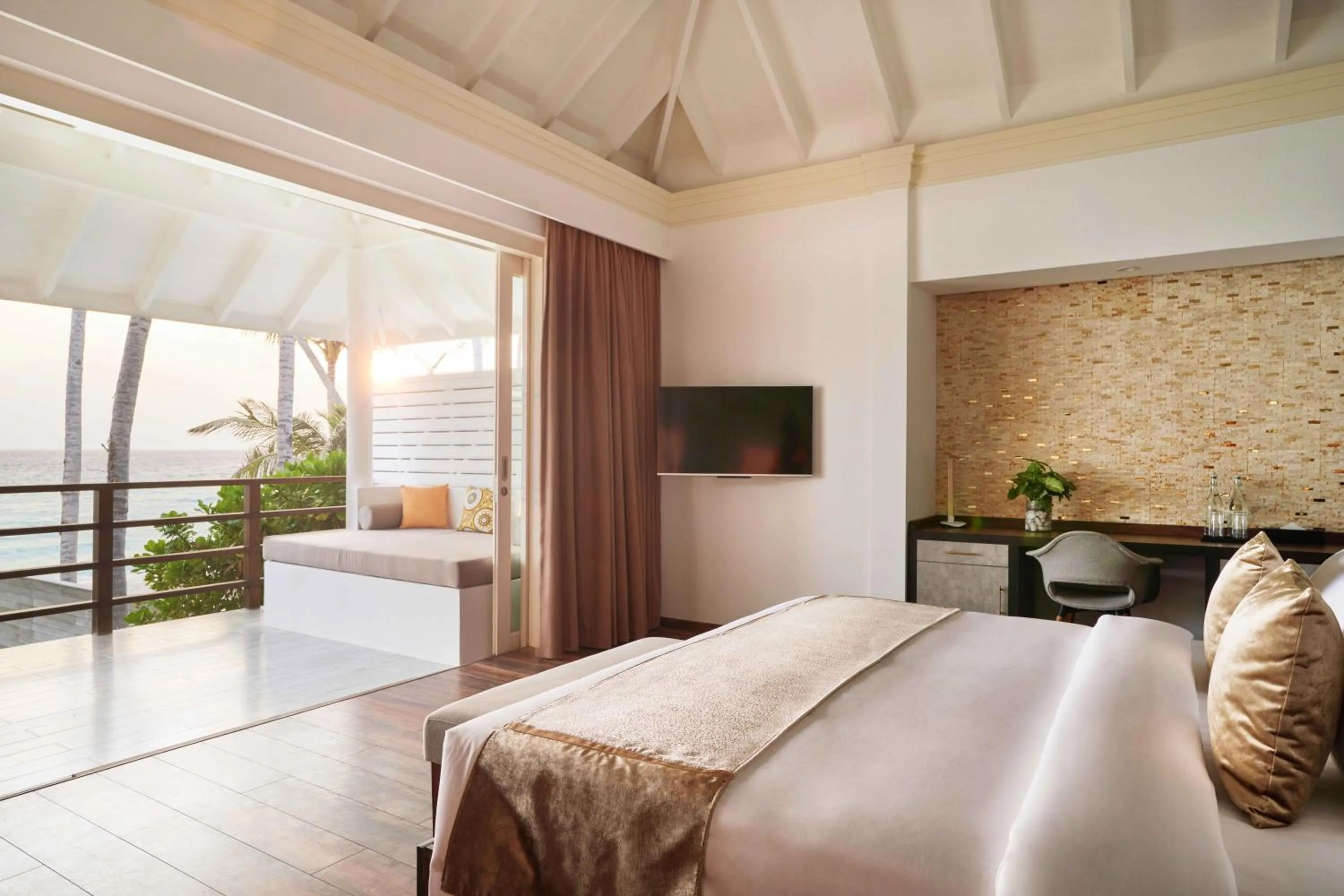 Bed in Siyam World Maldives - 24-Hour Premium All-inclusive with Free Transfer