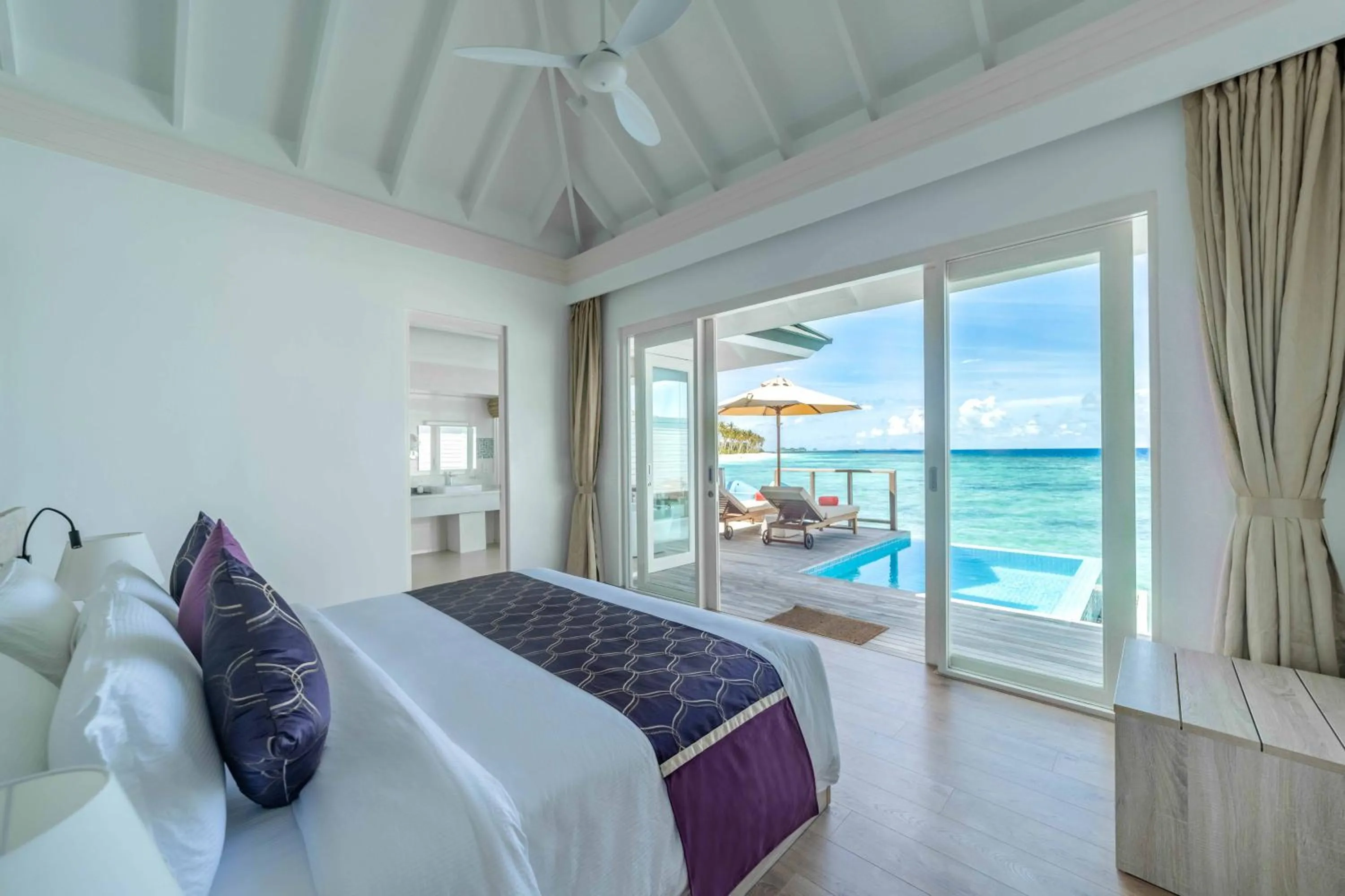 Bed in Siyam World Maldives - 24-Hour Premium All-inclusive with Free Transfer