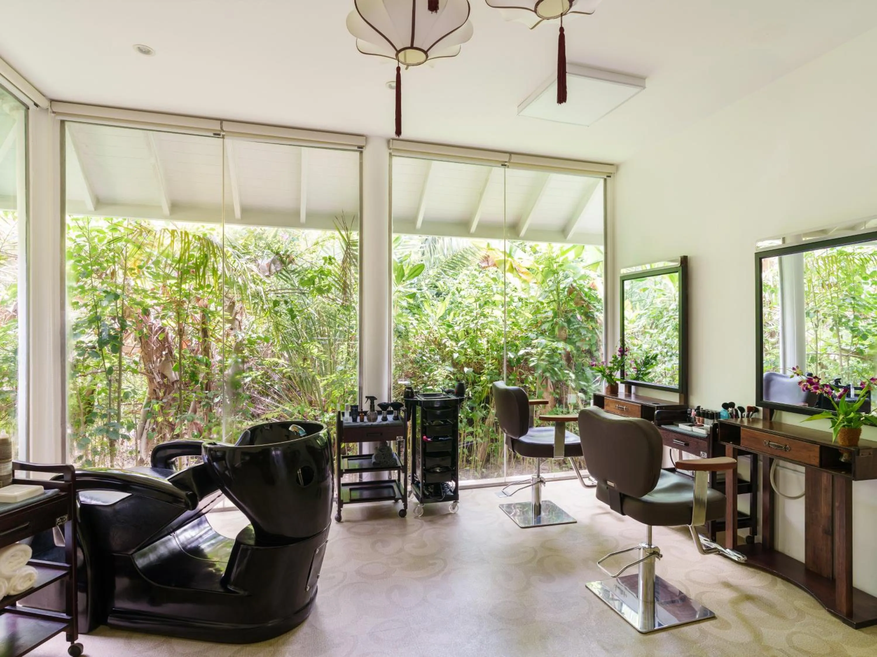 hair dresser in Siyam World Maldives - 24-Hour Premium All-inclusive with Free Transfer