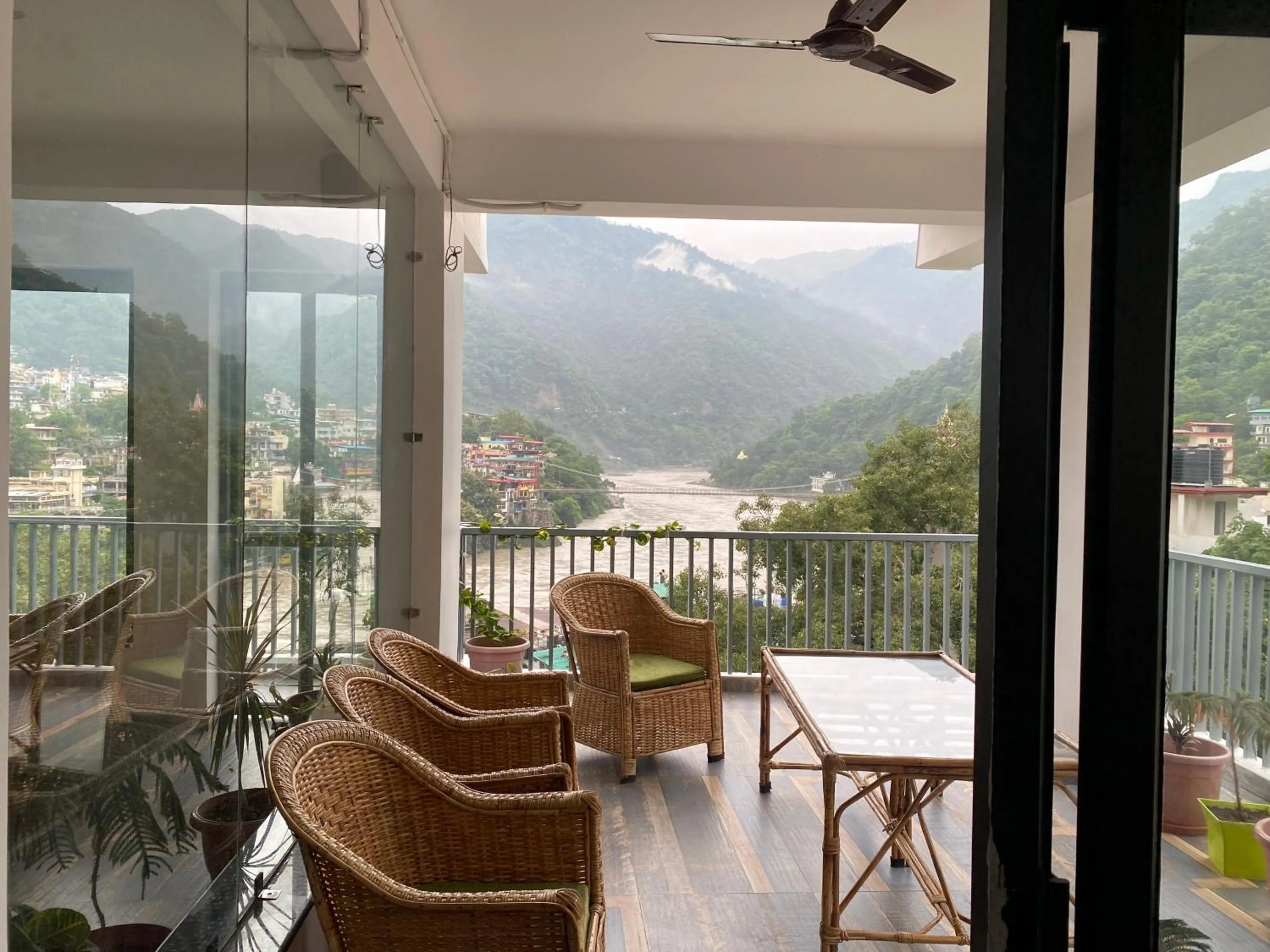 Restaurant/places to eat in Hotel Shiva Yog Sthal