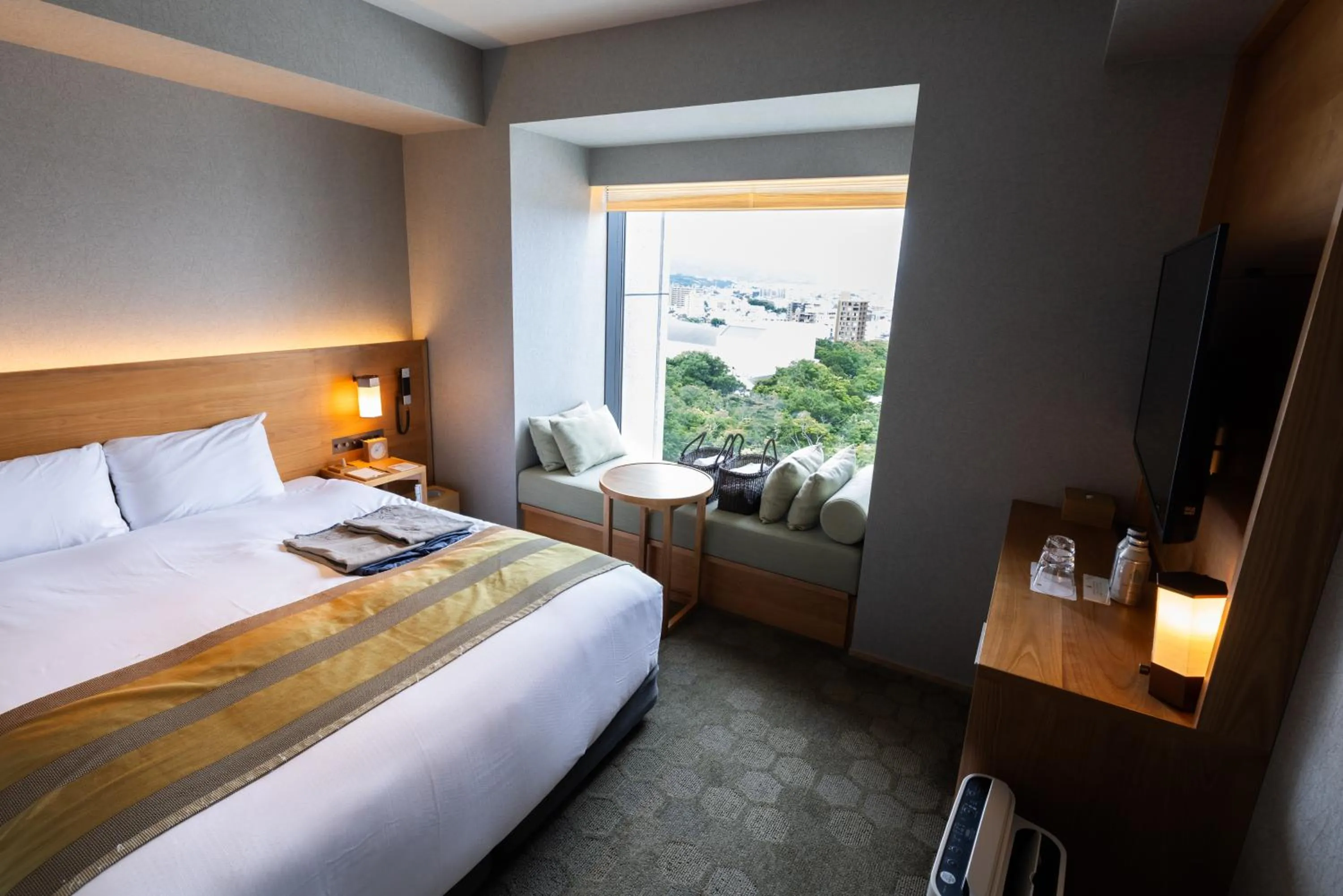 Photo of the whole room, Bed in Fujisan Mishima Tokyu Hotel