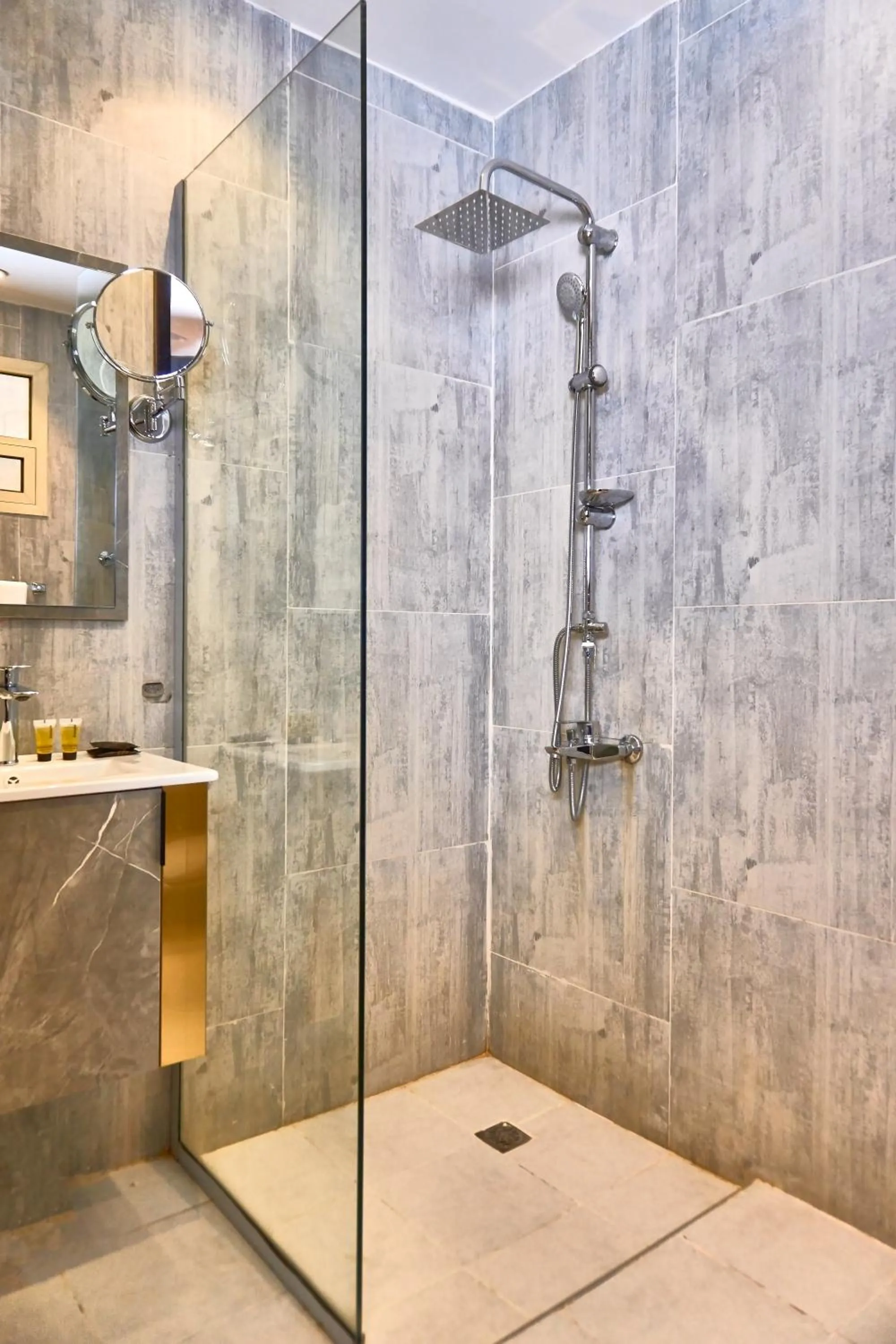 Toilet in Myrtle Al Shohadaa Serviced Apartments