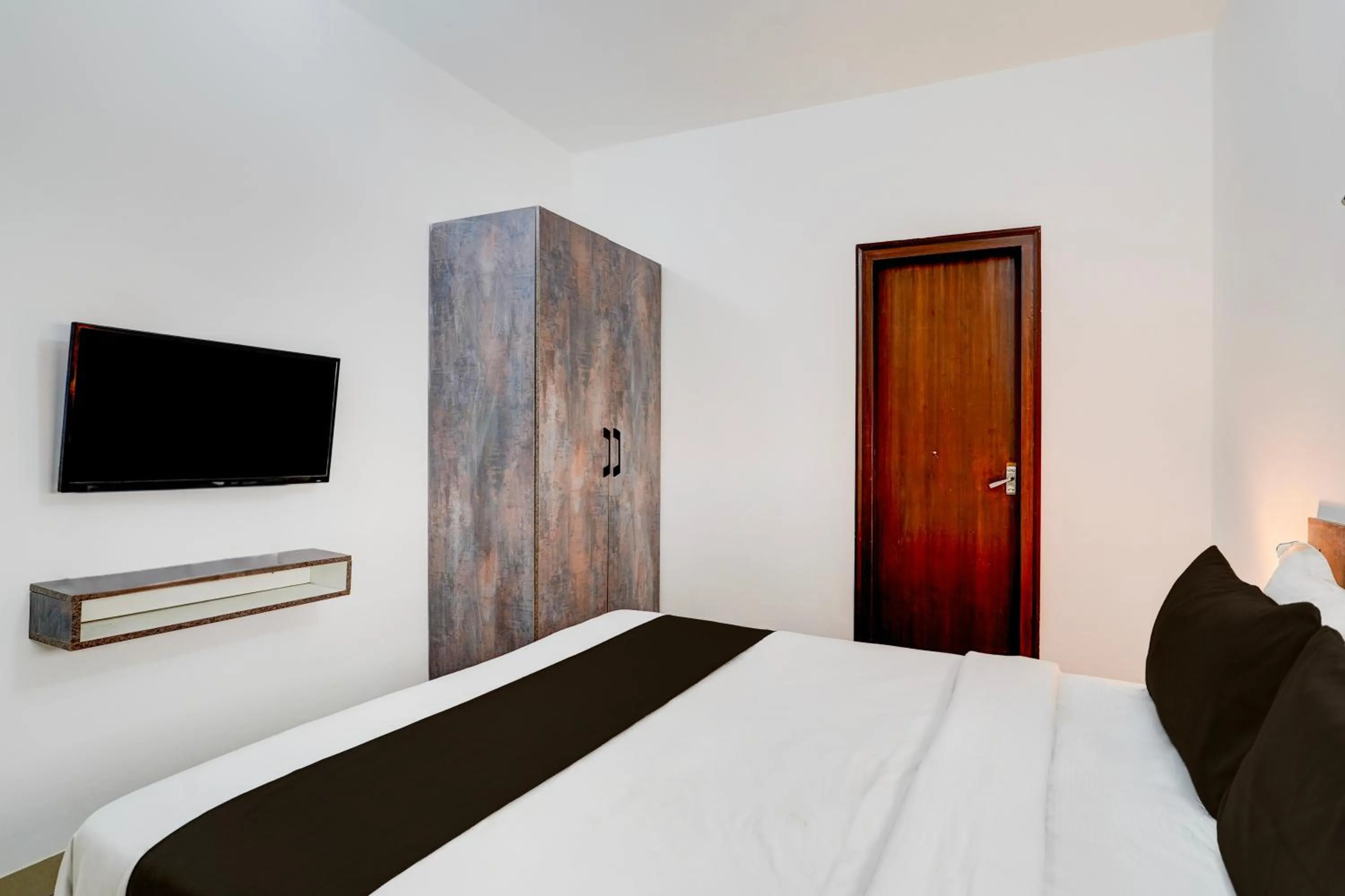 Bedroom, Bed in Super Townhouse Hebbal