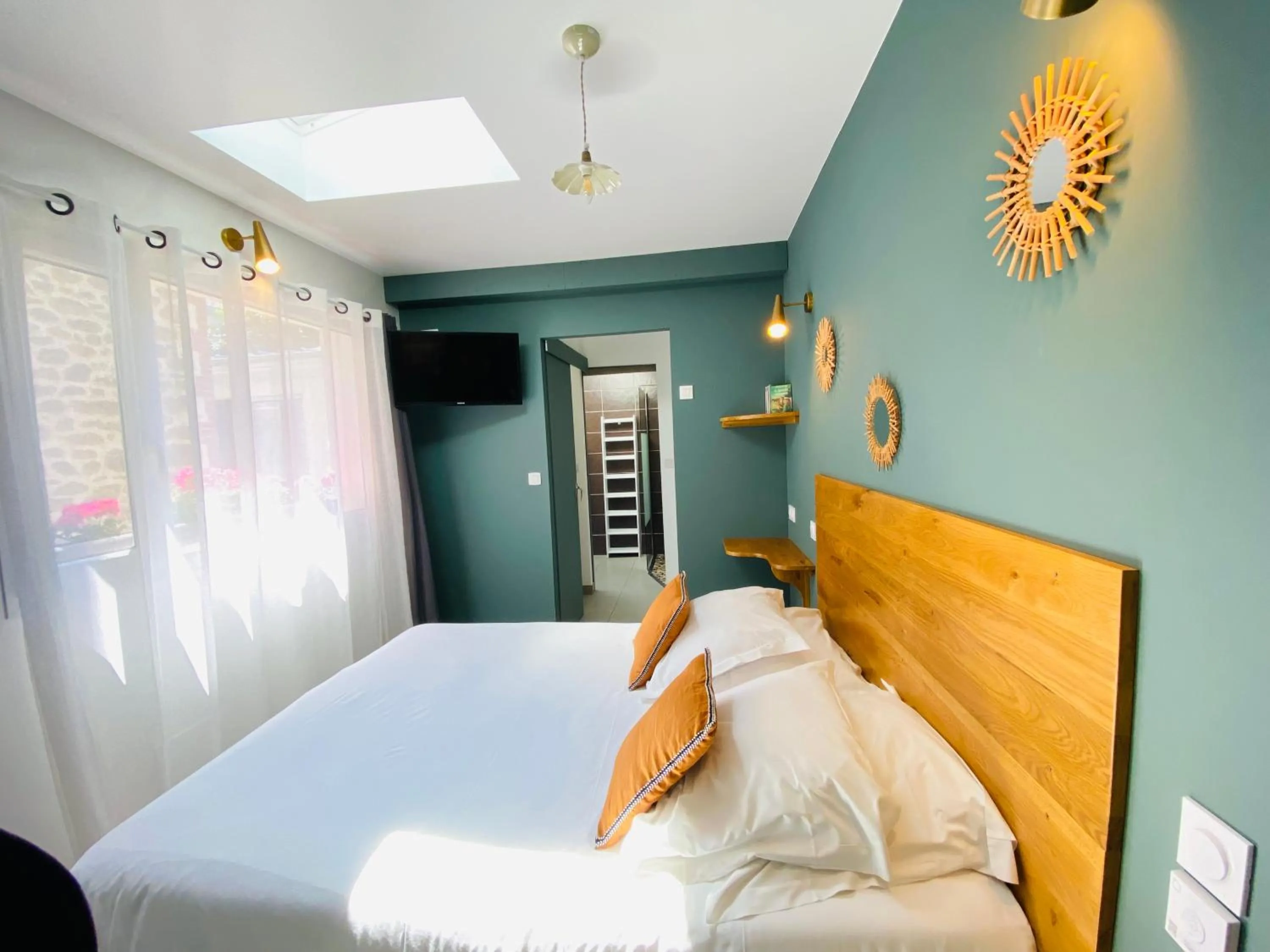 Photo of the whole room, Bed in Hotel Saint-Michel