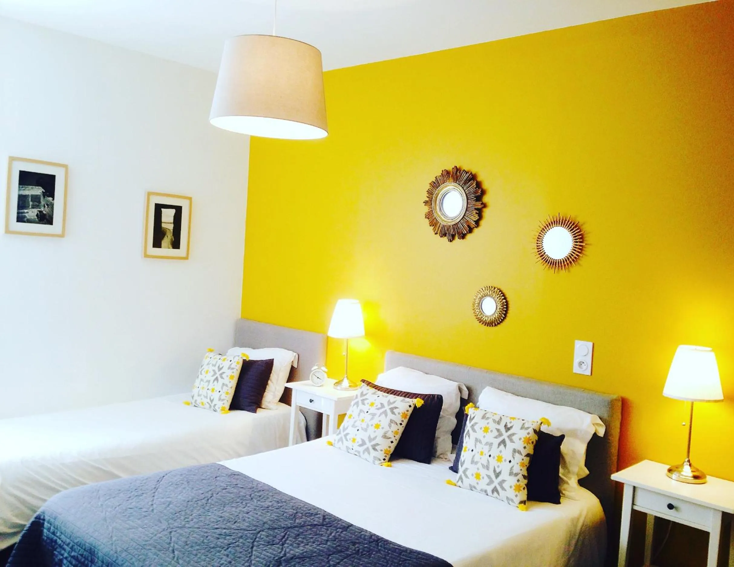 Bedroom, Bed in Hotel Saint-Michel