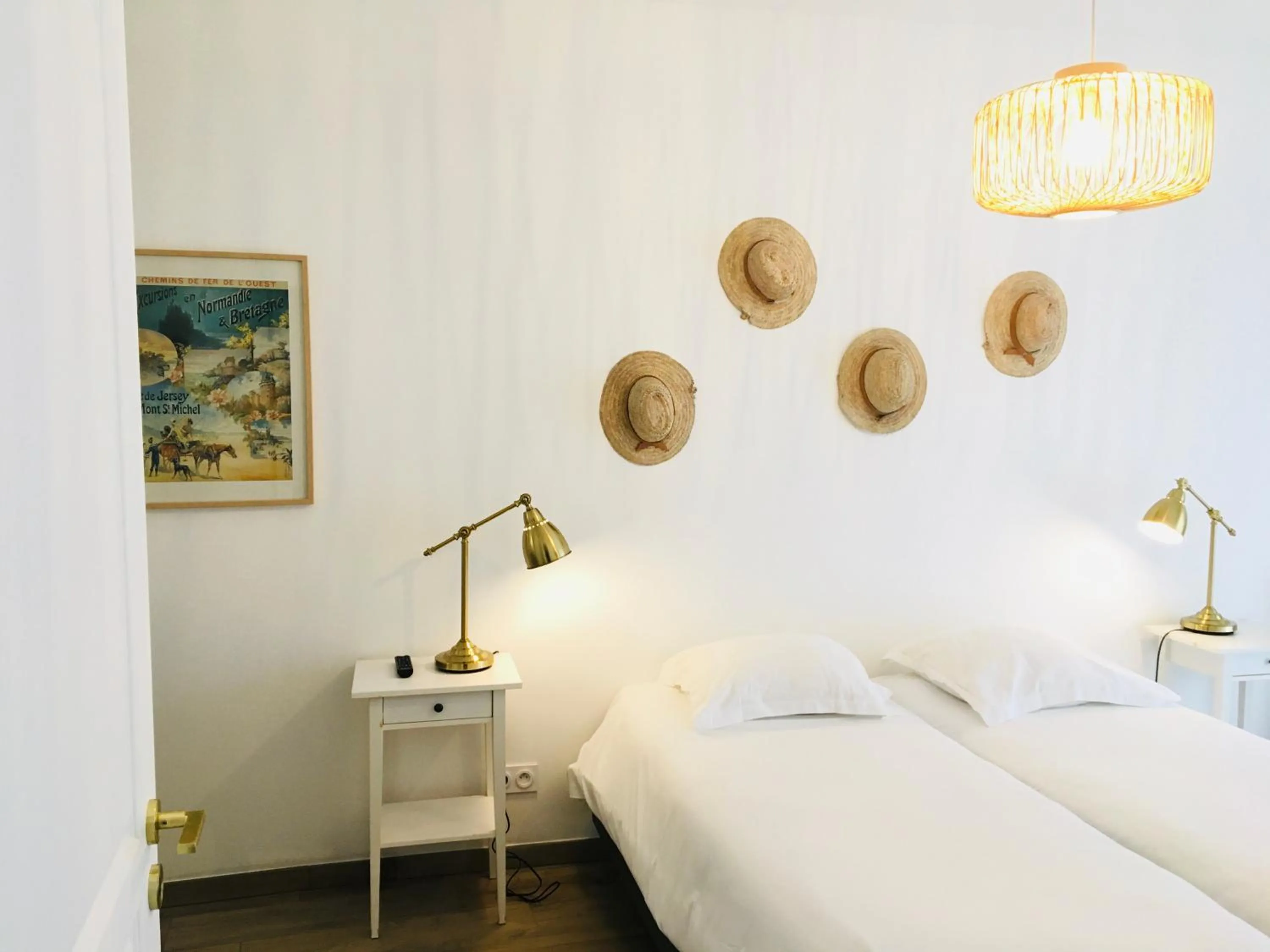 Bed in Hotel Saint-Michel