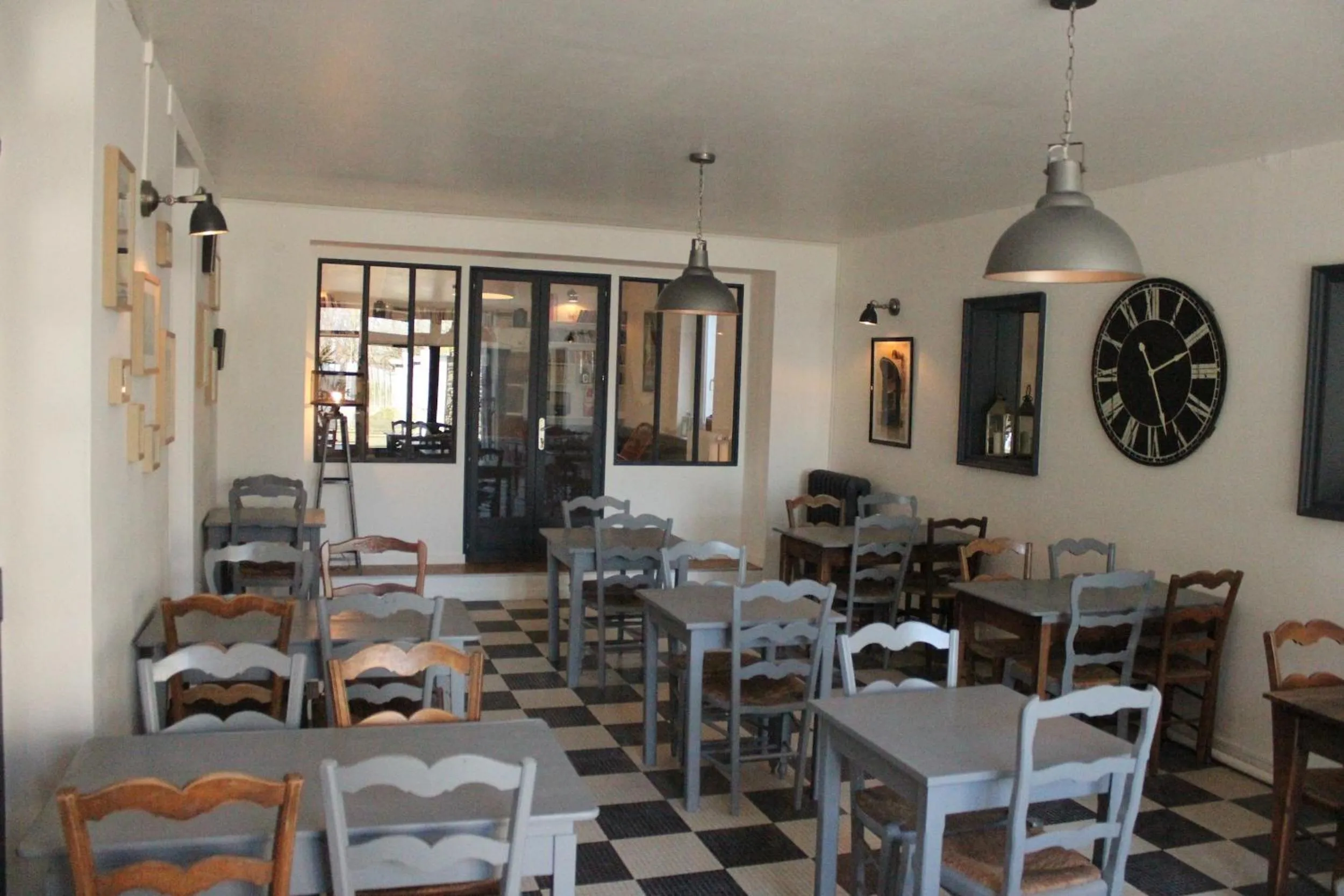 Restaurant/places to eat in Hotel Saint-Michel